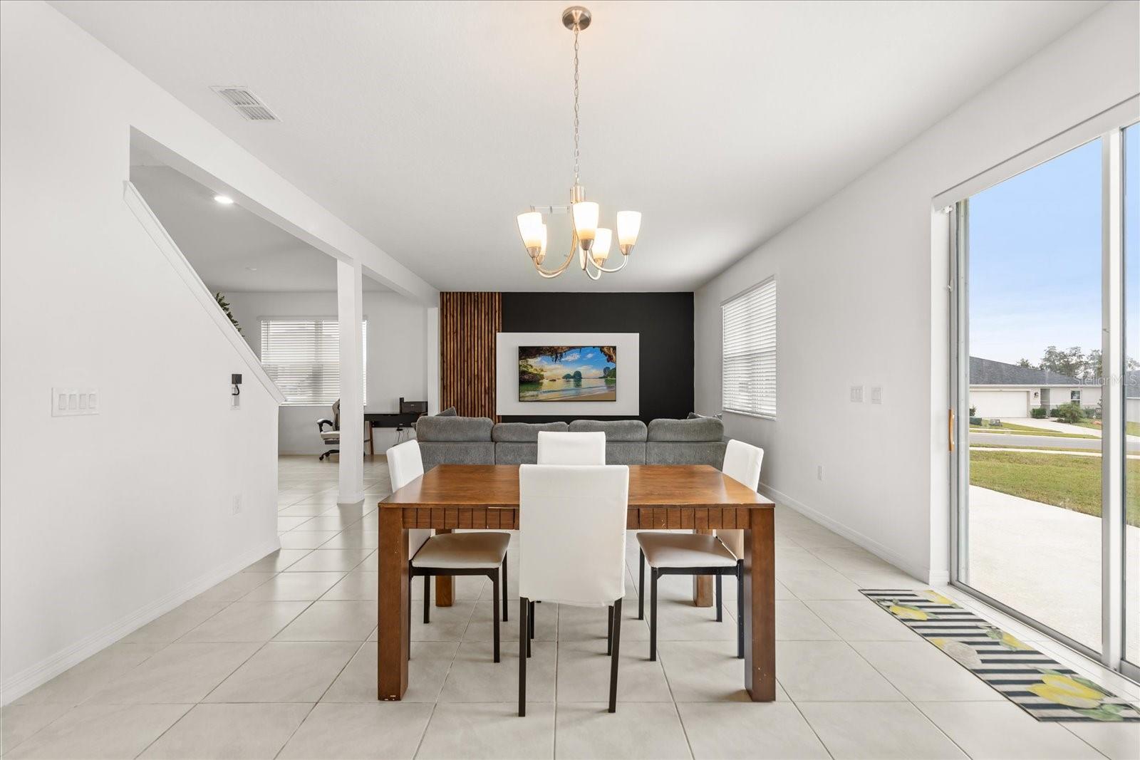 Image 2 of 23 For 1470 Geranium Drive