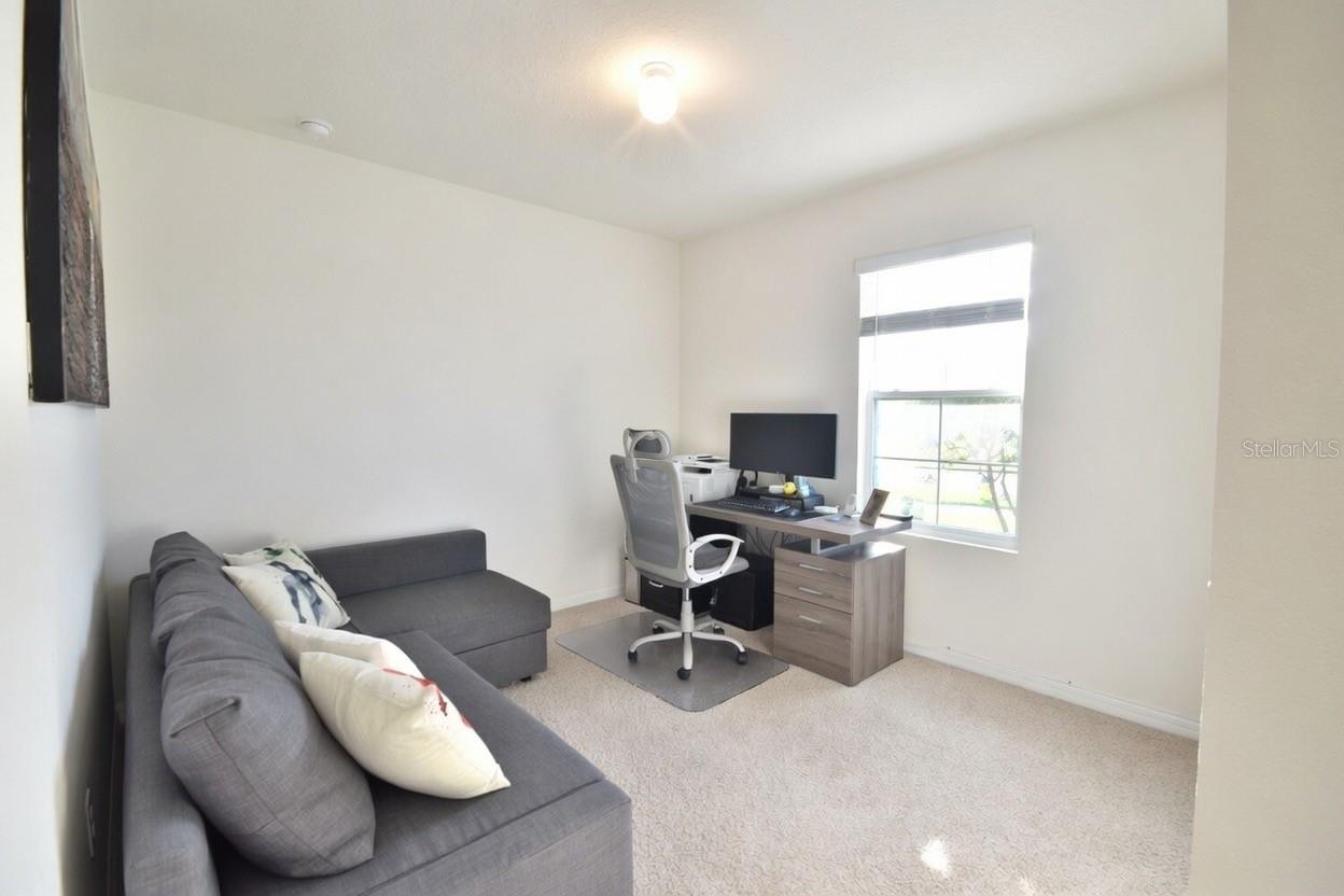 Image 13 of 39 For 6930 Silverado Ranch Boulevard