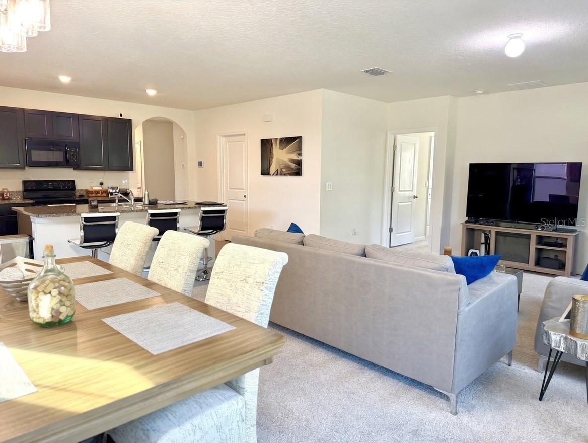 Image 20 of 39 For 6930 Silverado Ranch Boulevard