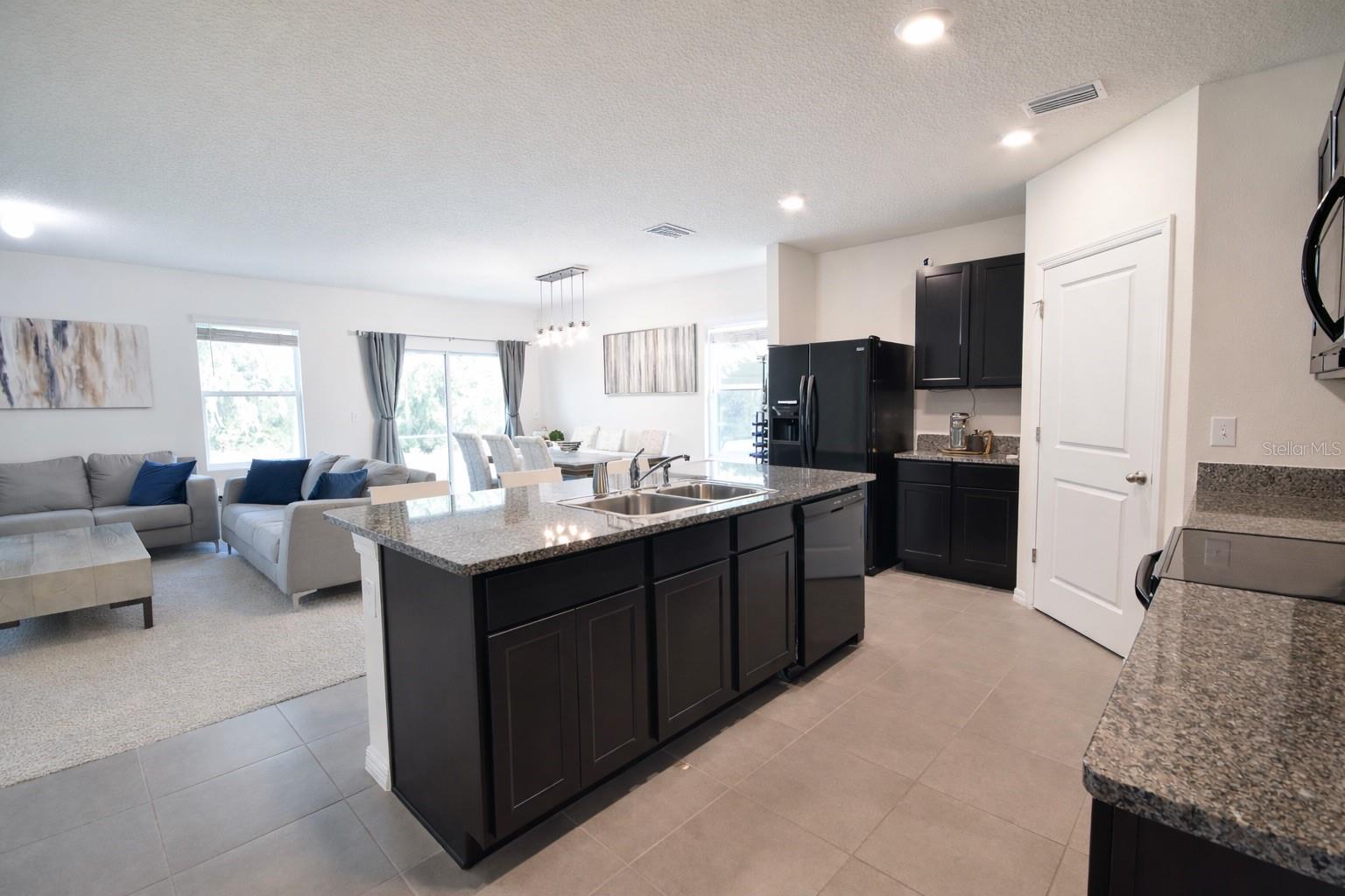 Image 4 of 39 For 6930 Silverado Ranch Boulevard