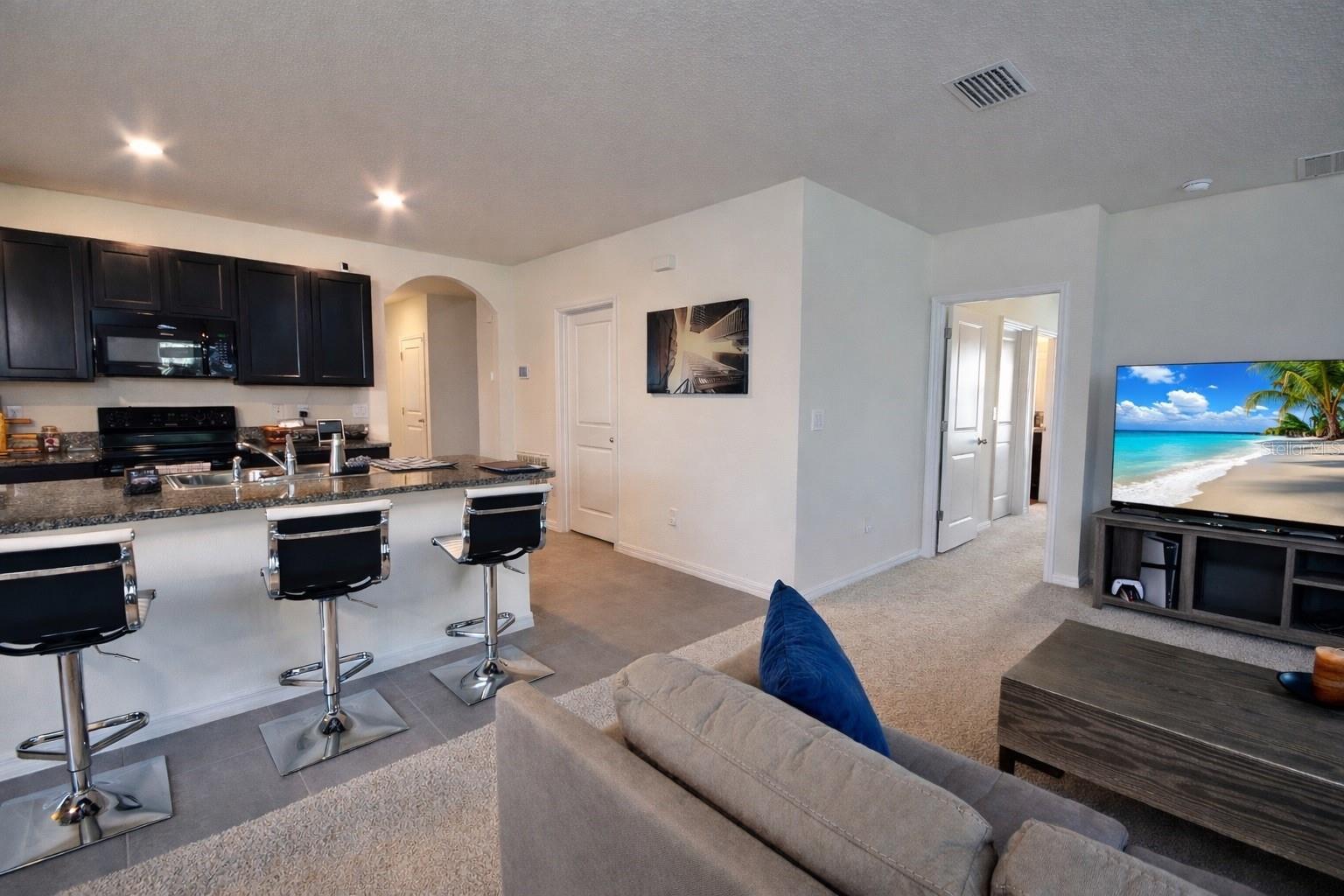 Image 7 of 39 For 6930 Silverado Ranch Boulevard