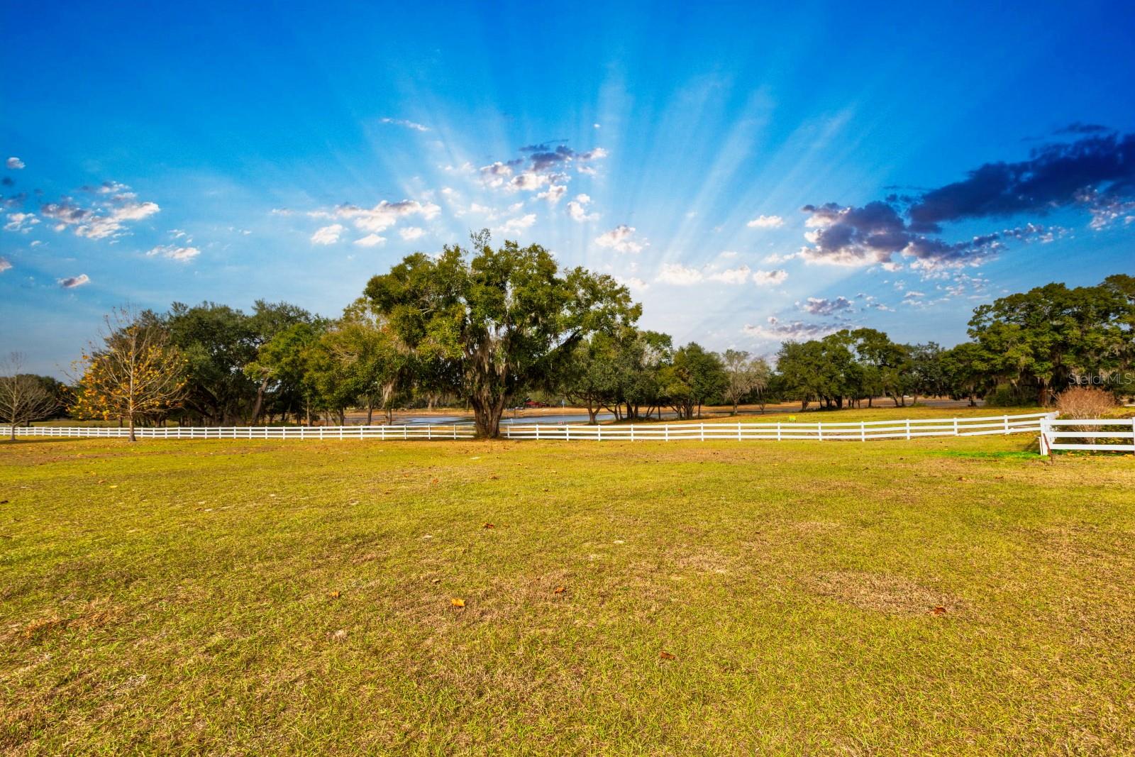 Image 4 of 79 For 17520 159th Terrace