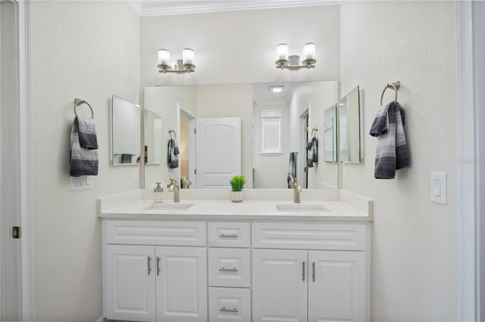 Image 37 of 51 For 4790 125th Loop