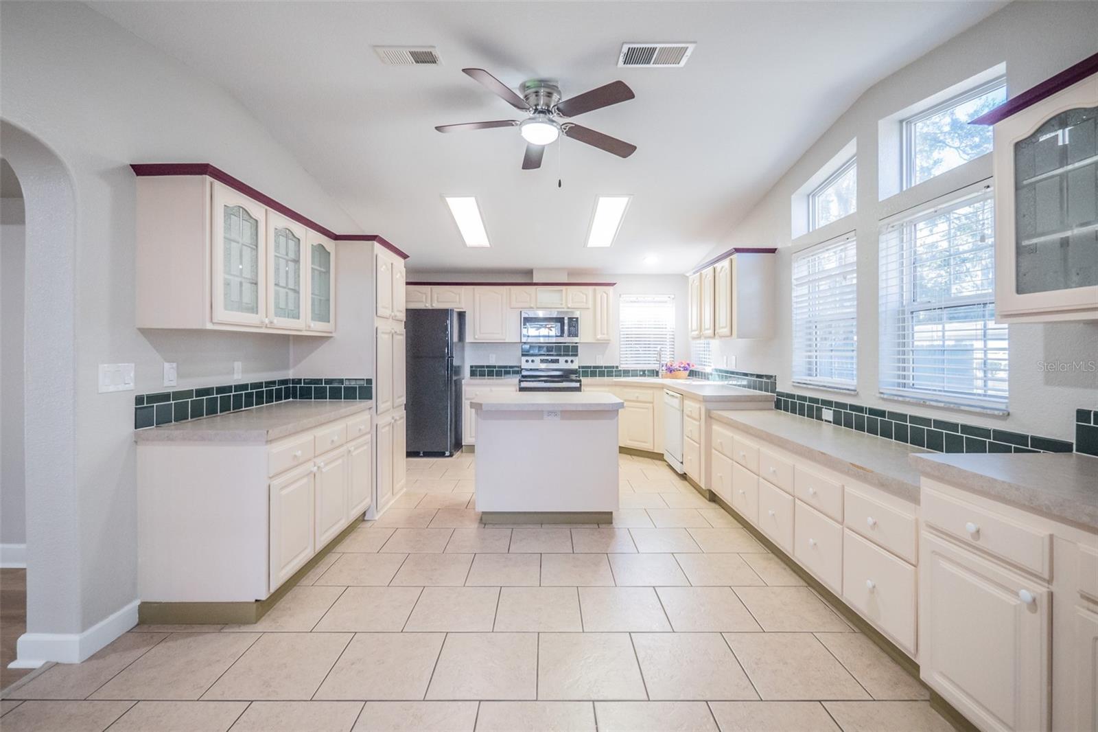 Image 13 of 76 For 27925 Pelican Isle Drive