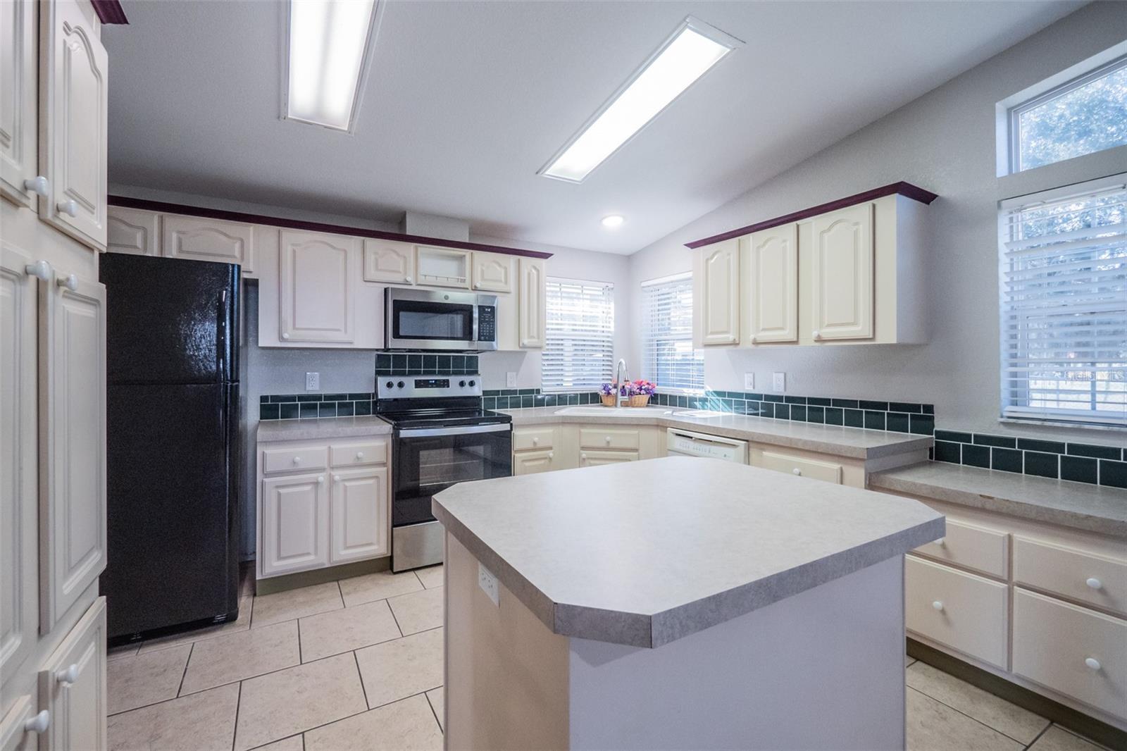 Image 14 of 76 For 27925 Pelican Isle Drive