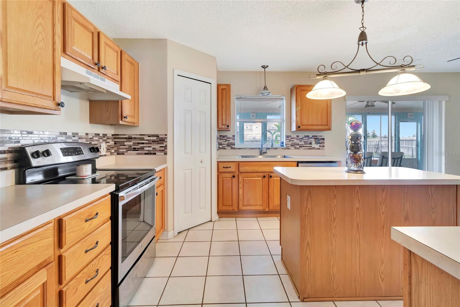 Image 13 of 49 For 16012 Lanesboro Court