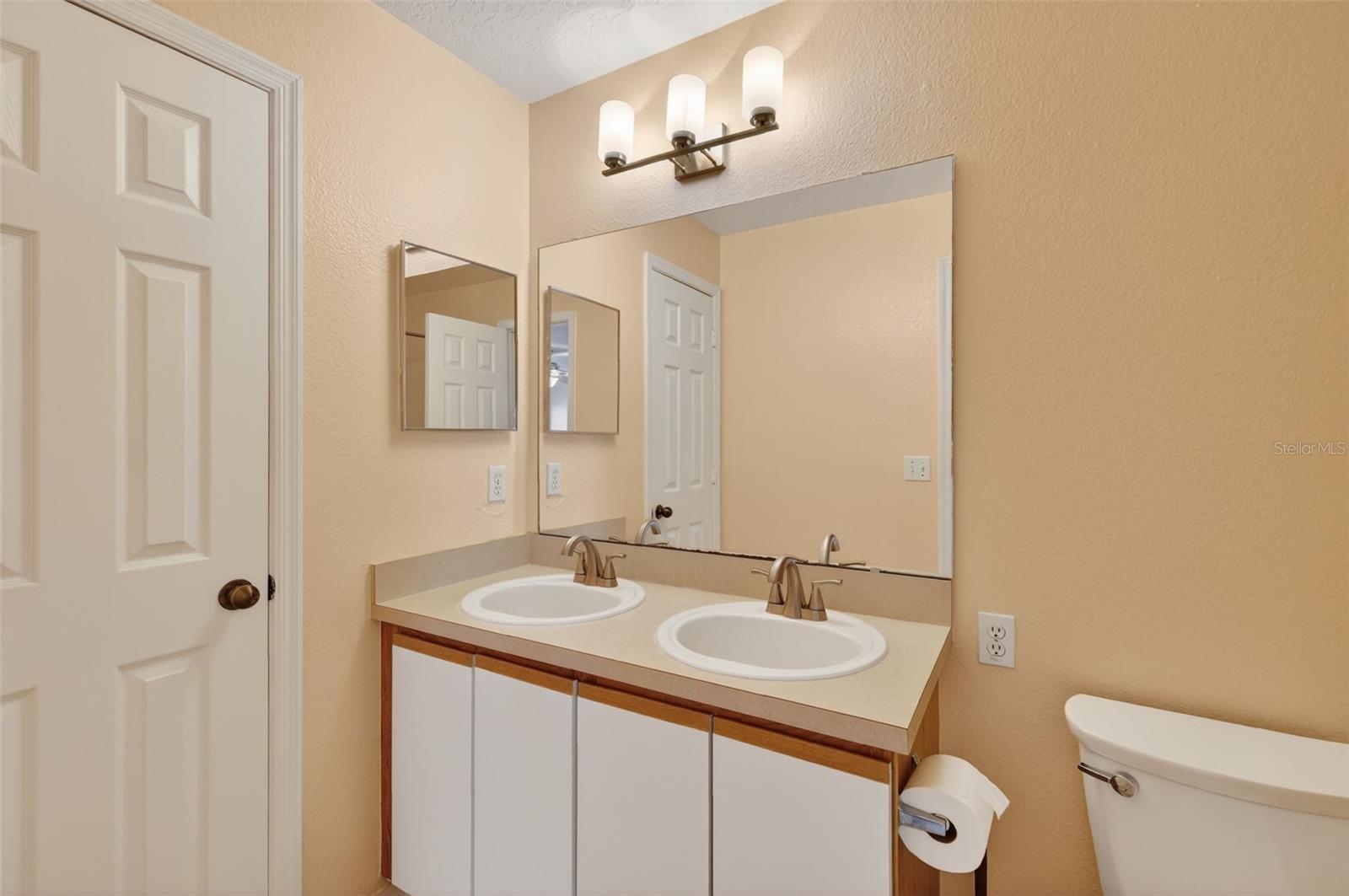 Image 23 of 36 For 12952 Los Alamitos