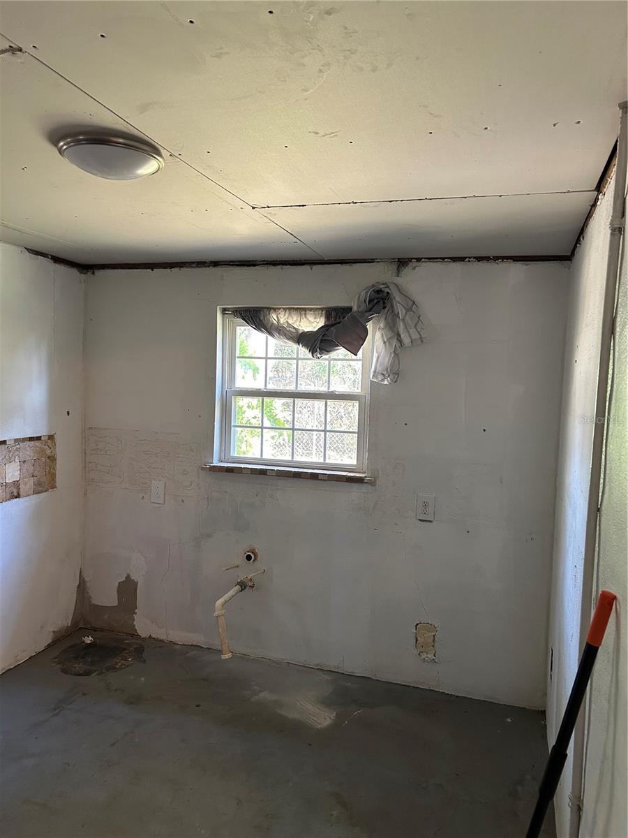 Image 8 of 28 For 20621 Highway 42