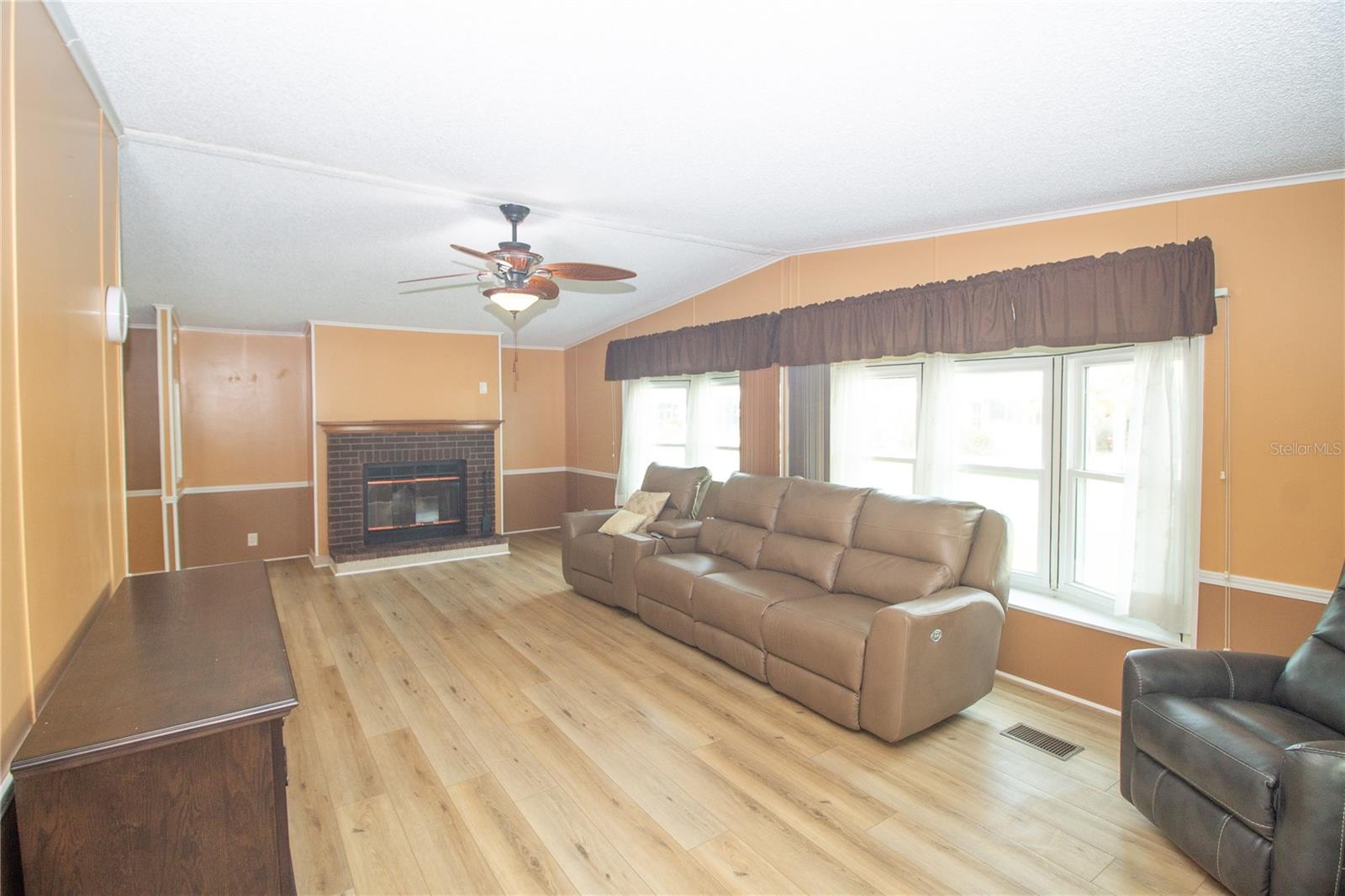 Image 3 of 34 For 1664 Elkhart Circle