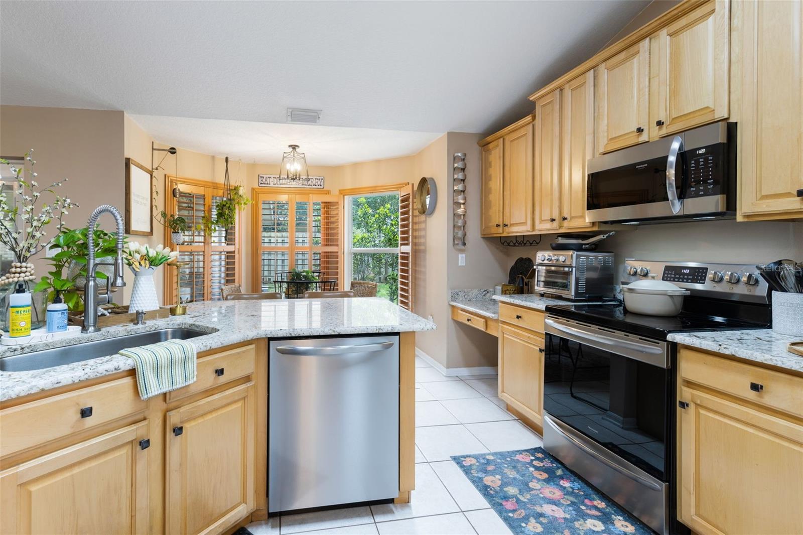 Image 16 of 35 For 1095 Club Hills Drive