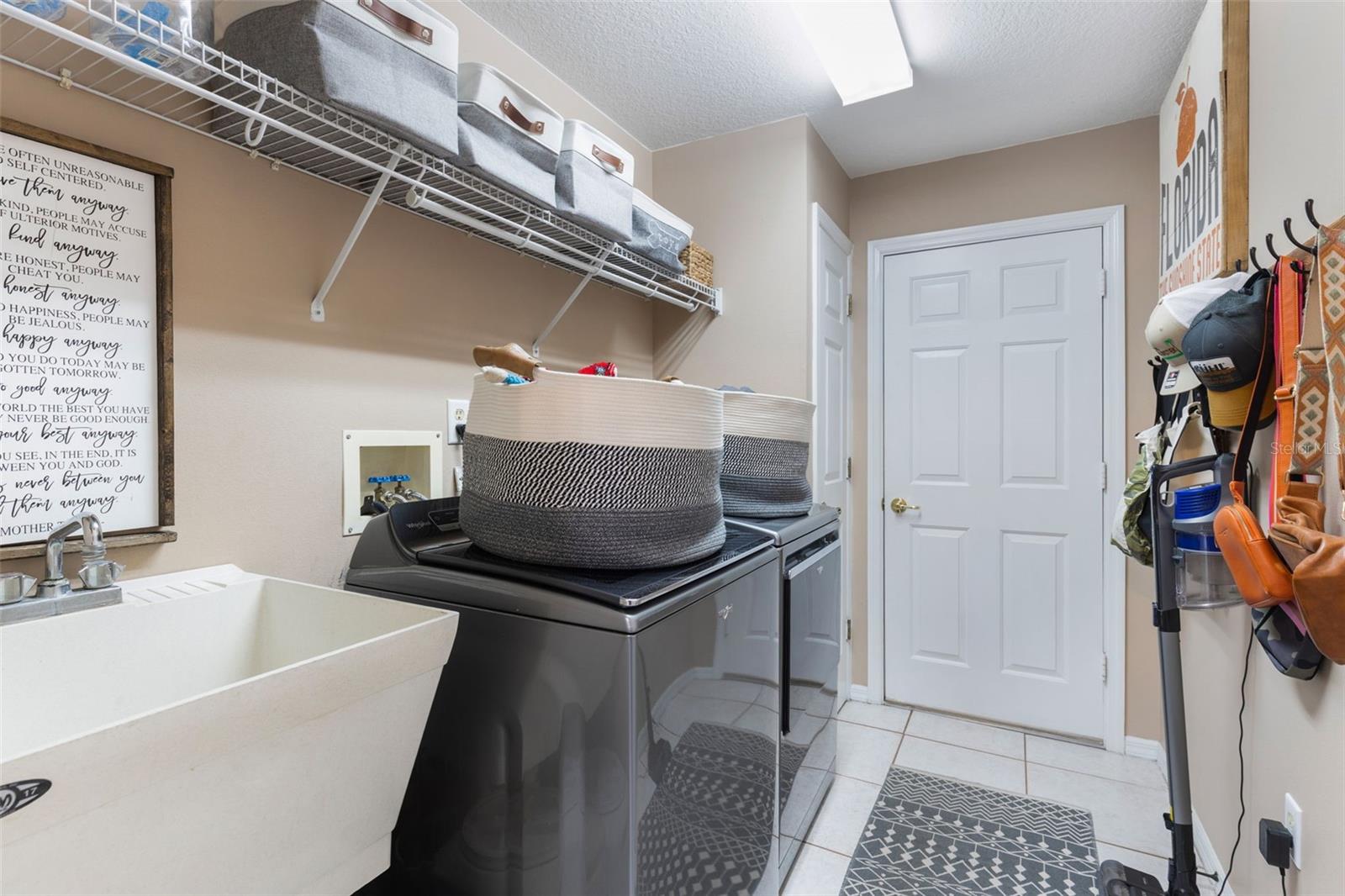 Image 28 of 35 For 1095 Club Hills Drive