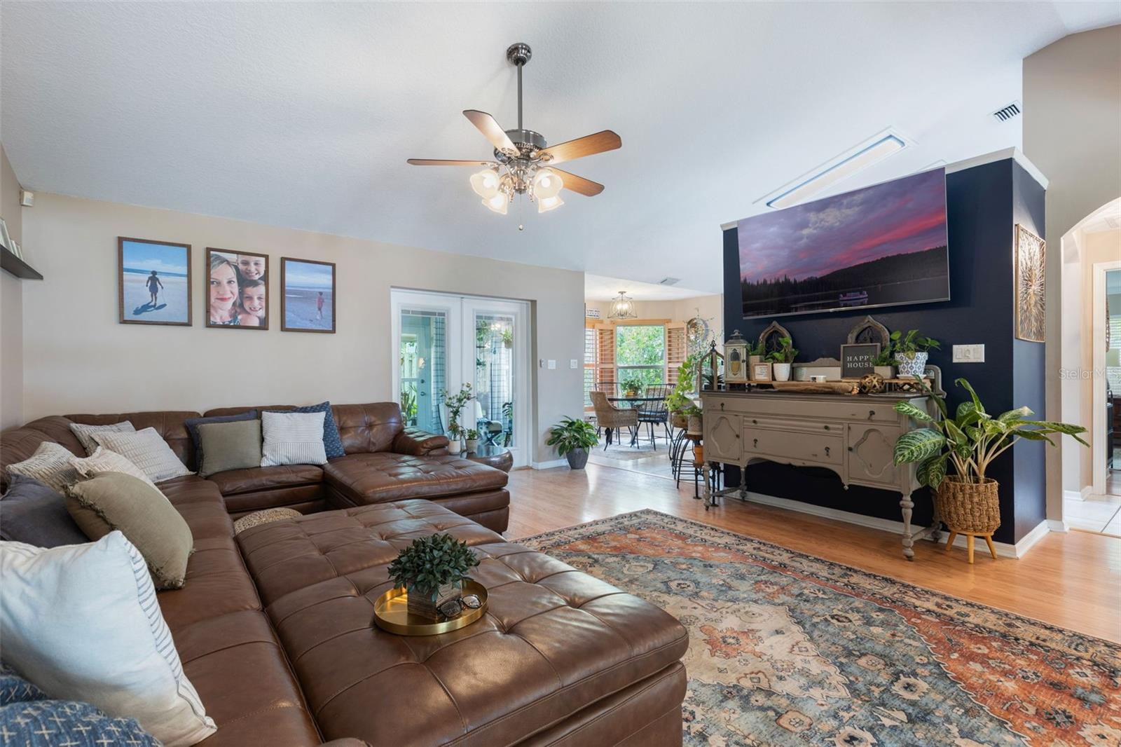 Image 7 of 35 For 1095 Club Hills Drive