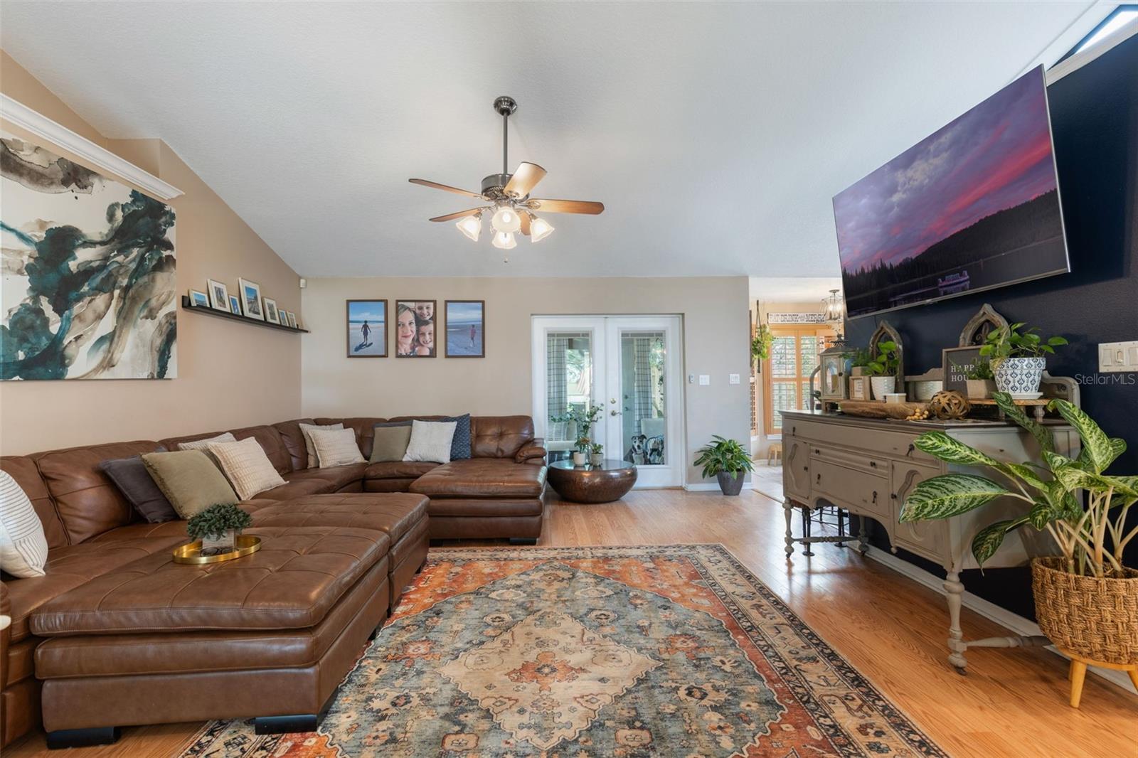 Image 8 of 35 For 1095 Club Hills Drive