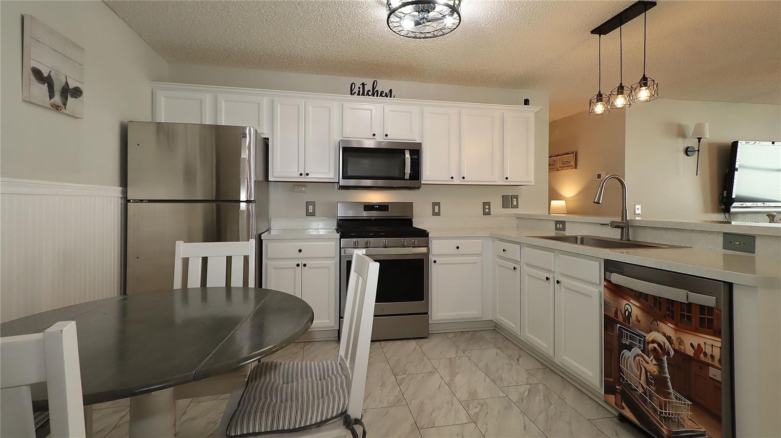 Image 18 of 36 For 1952 Montrose Court