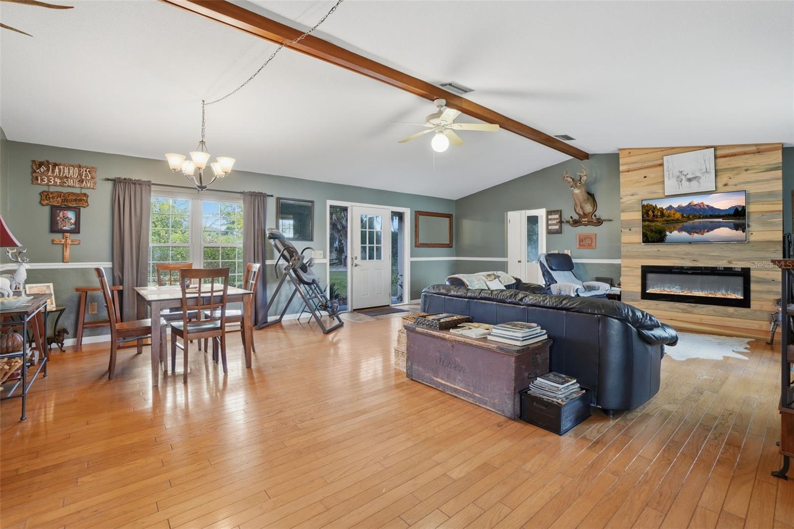 Image 11 of 45 For 40700 Long Island Drive