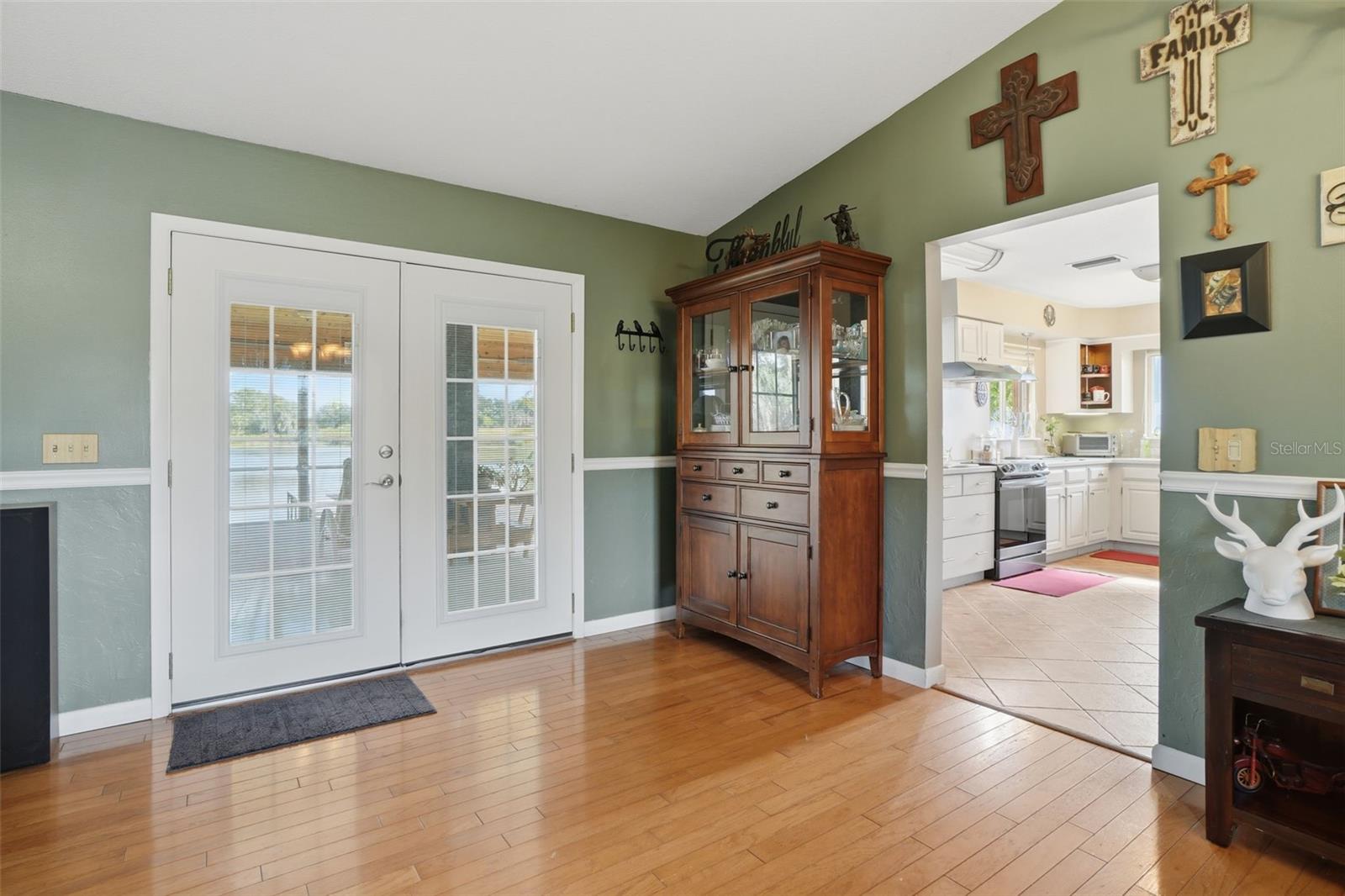 Image 14 of 45 For 40700 Long Island Drive