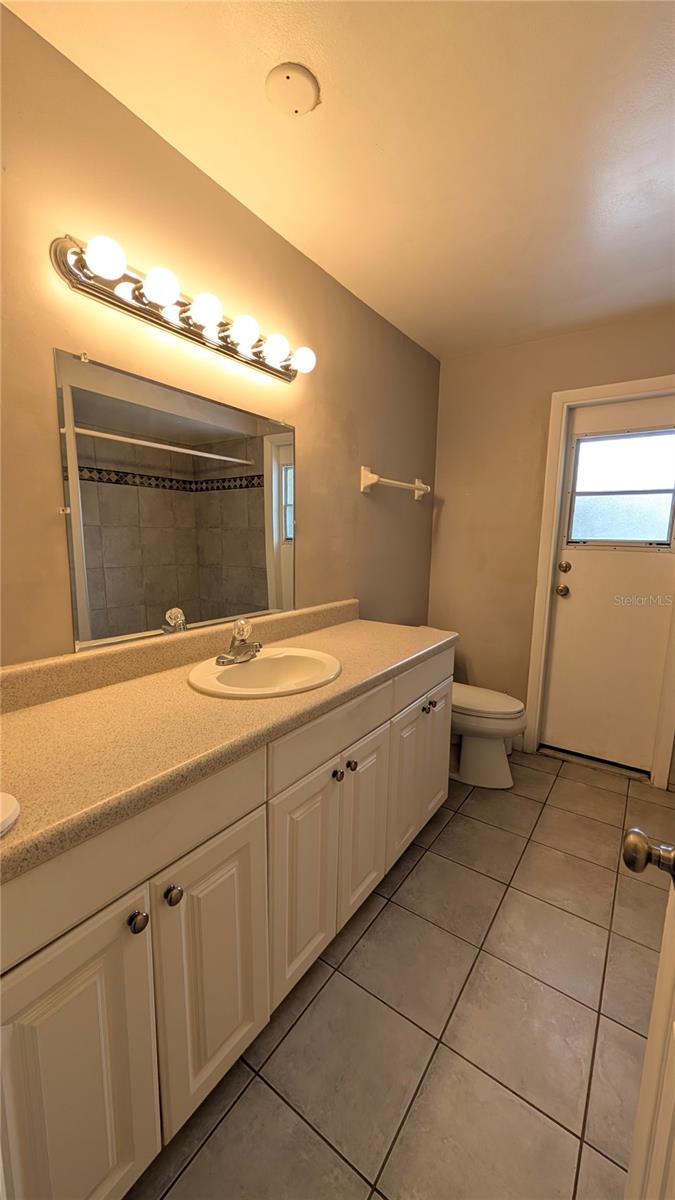 Image 7 of 13 For 607 Parkwood Avenue