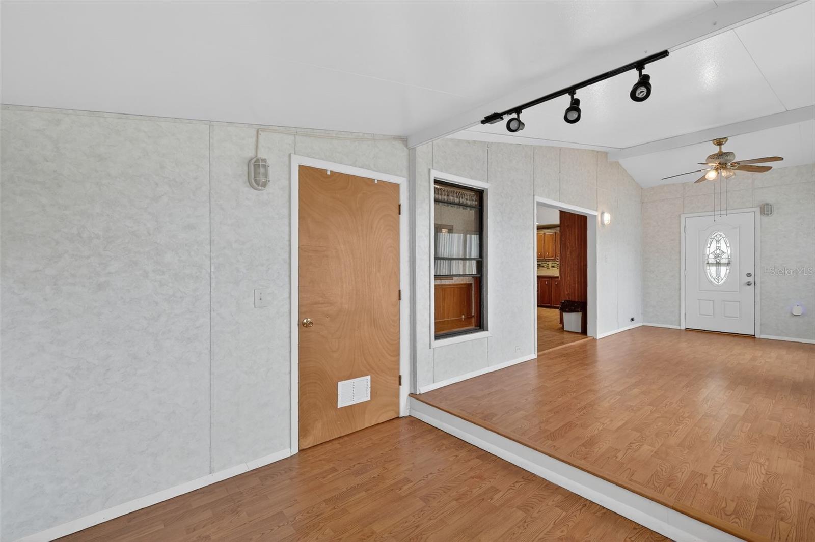 Image 4 of 29 For 3913 Citrus Circle 236