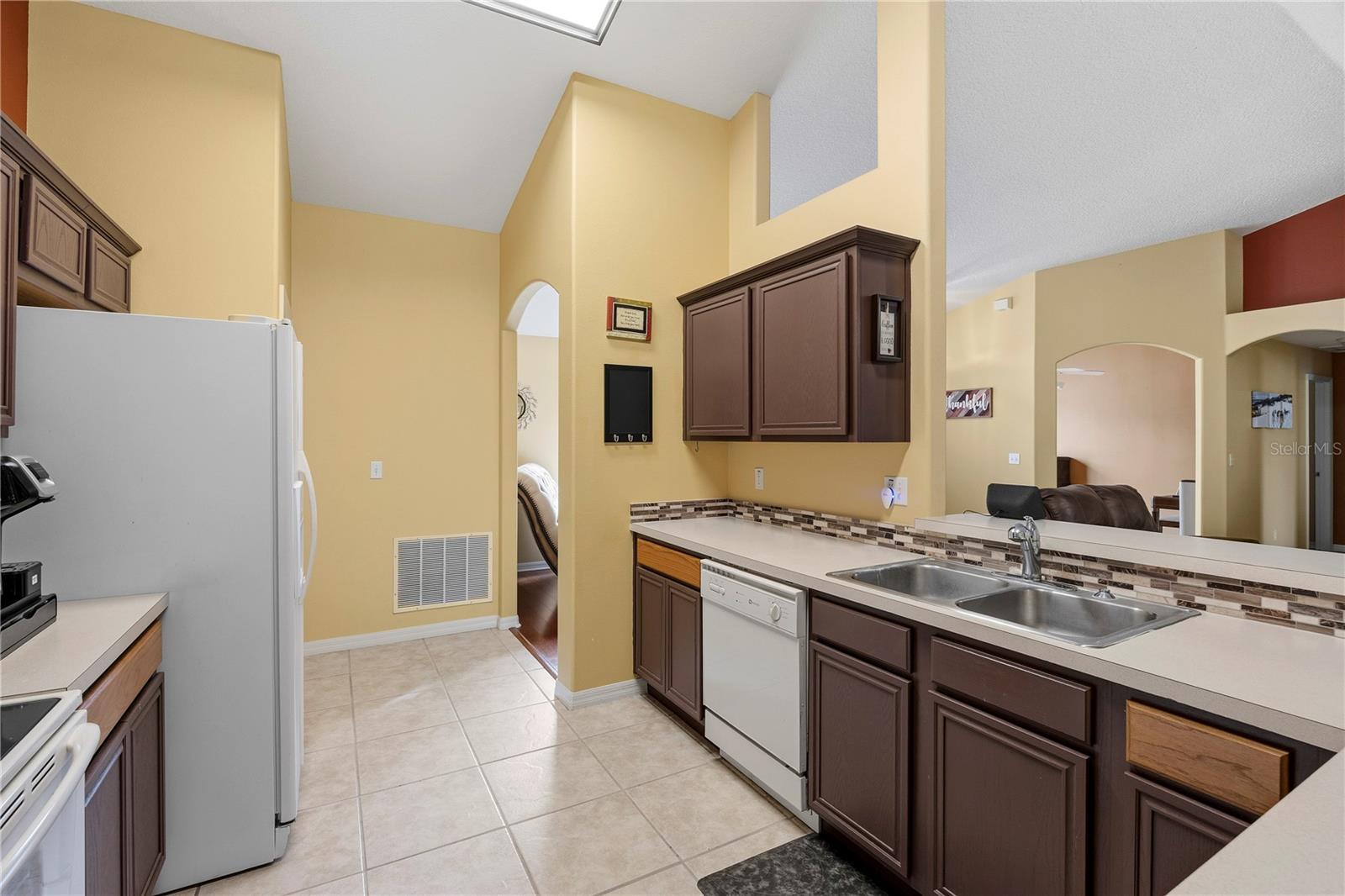 Image 11 of 42 For 415 Regatta Drive