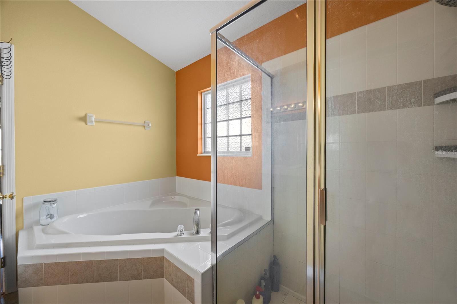 Image 17 of 42 For 415 Regatta Drive