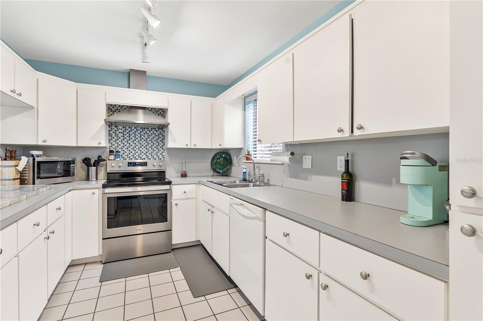 Image 10 of 67 For 402 Clusterwood Drive