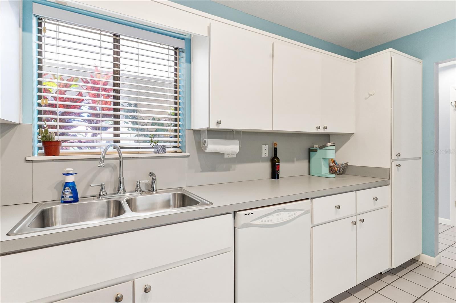 Image 14 of 67 For 402 Clusterwood Drive