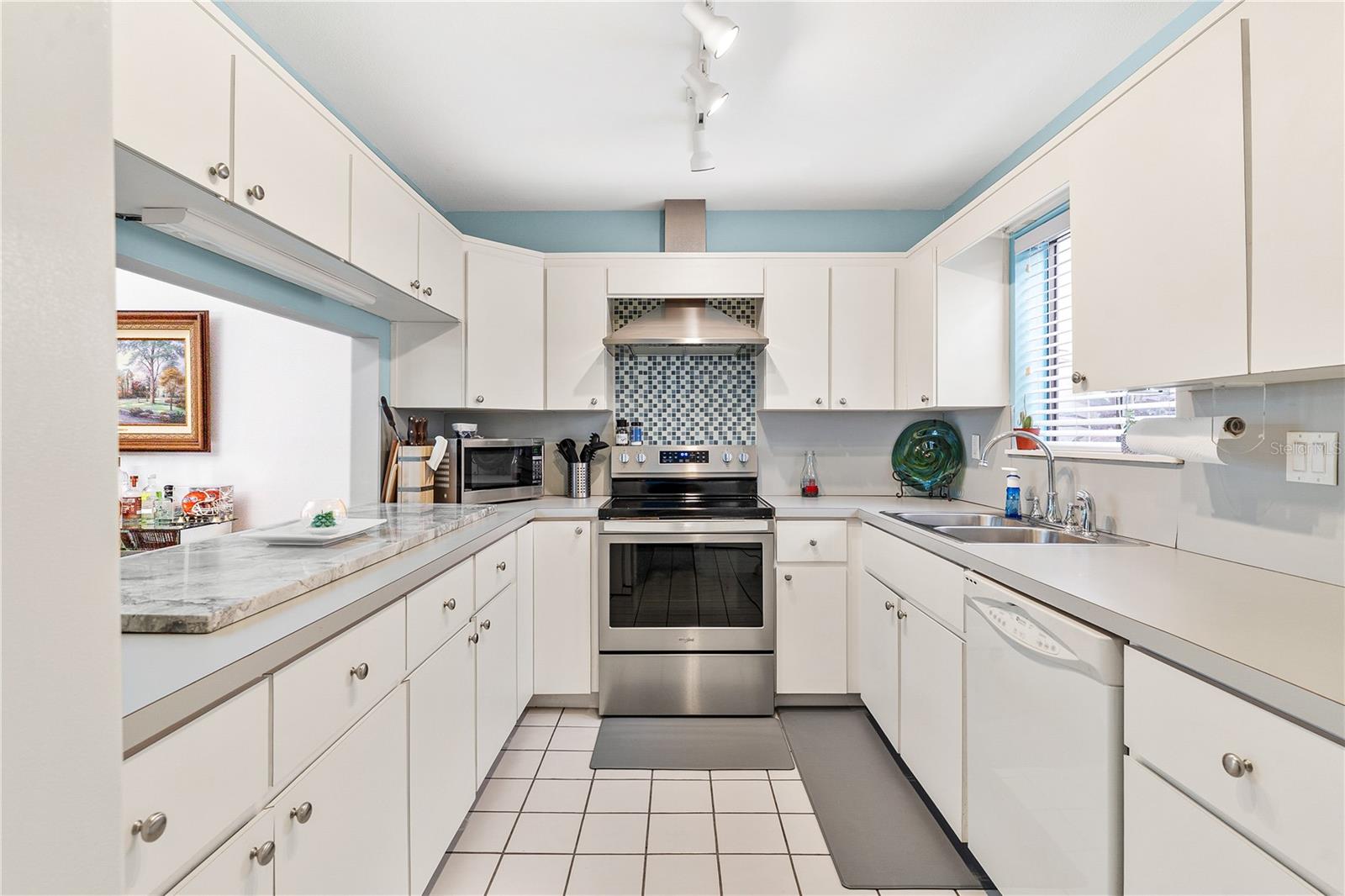 Image 9 of 67 For 402 Clusterwood Drive