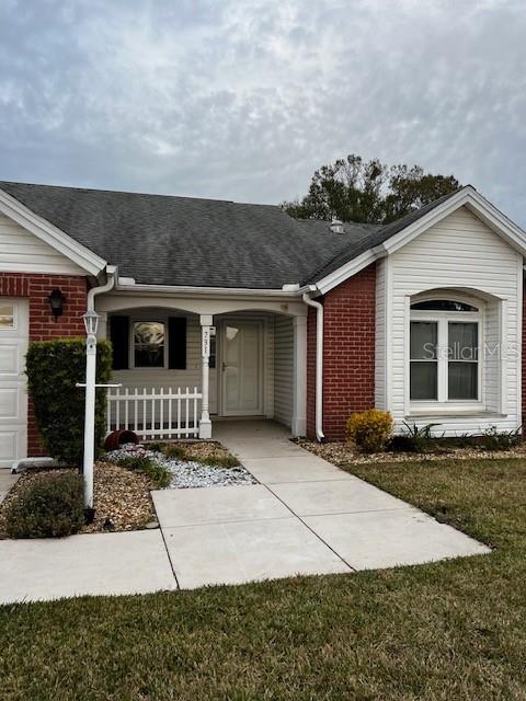 Listing Details for 731 Agua Way, LADY LAKE, FL 32159