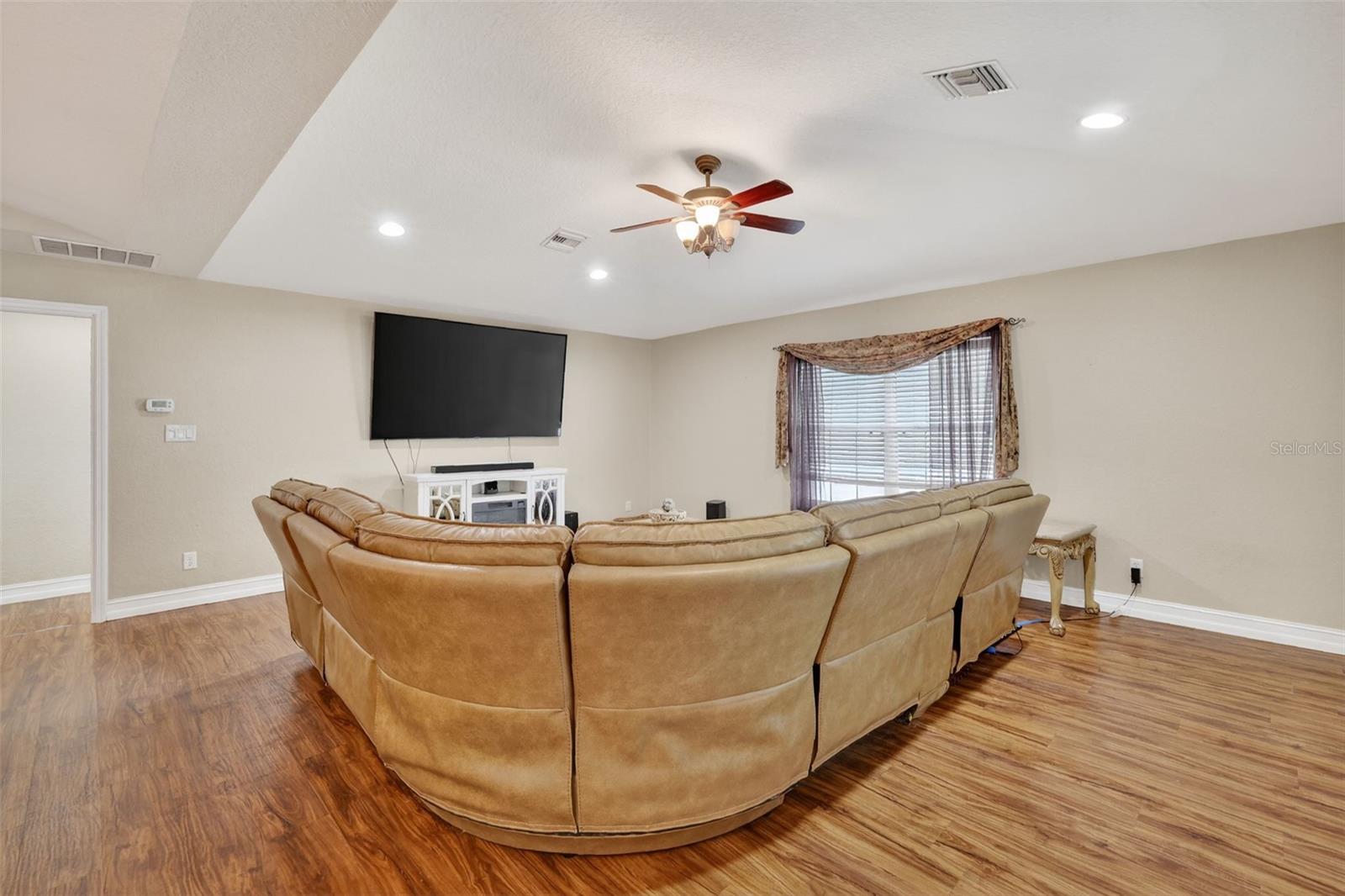 Image 16 of 26 For 35043 Silver Oak Drive