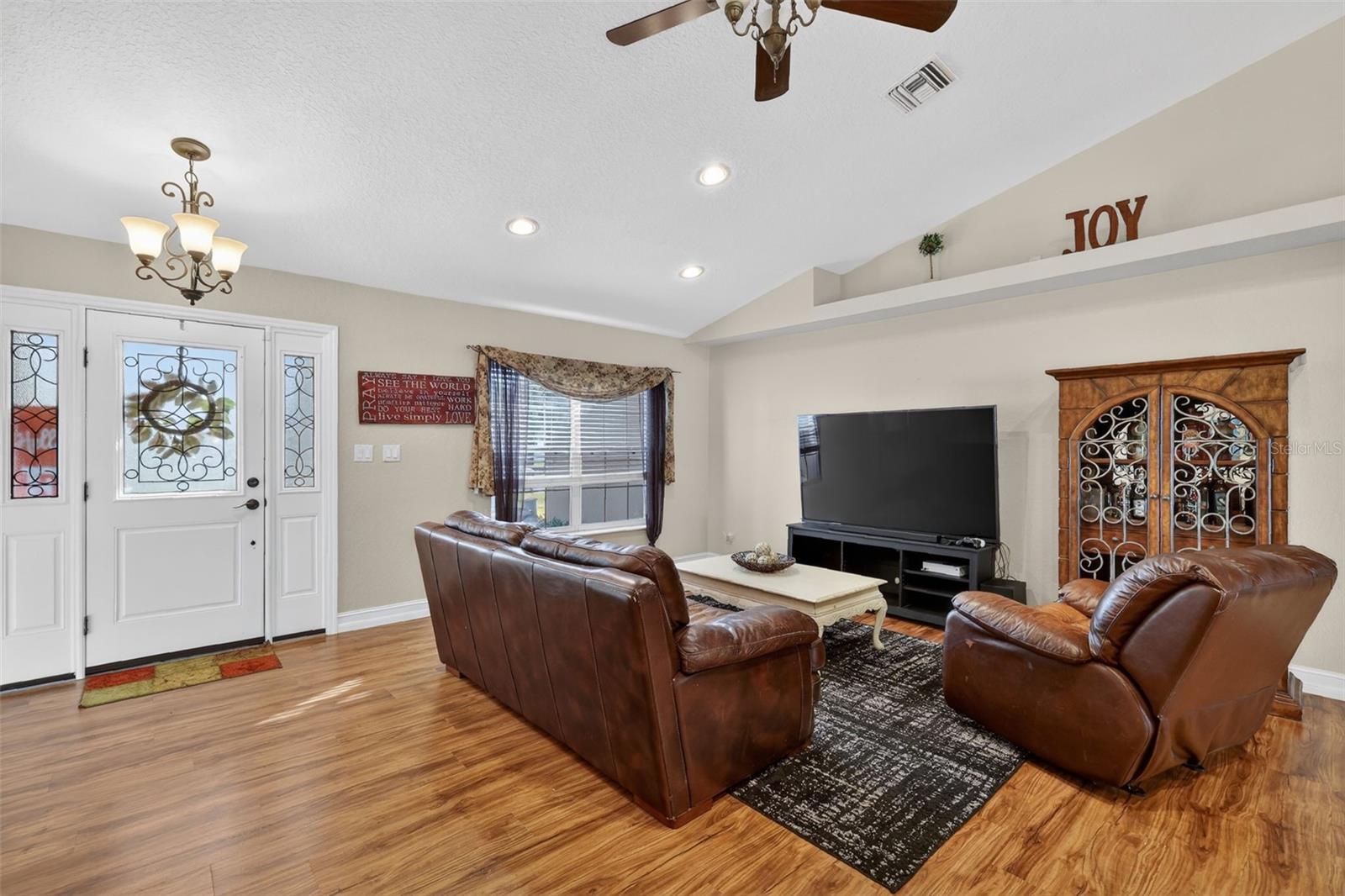 Image 9 of 26 For 35043 Silver Oak Drive