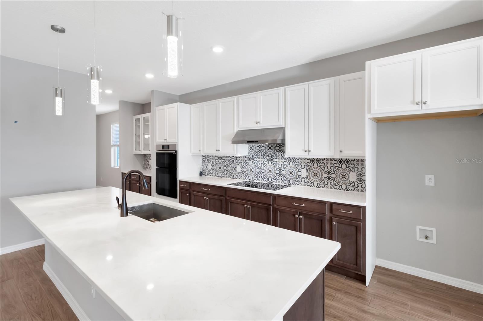 Image 17 of 72 For 2290 Endeavor Way