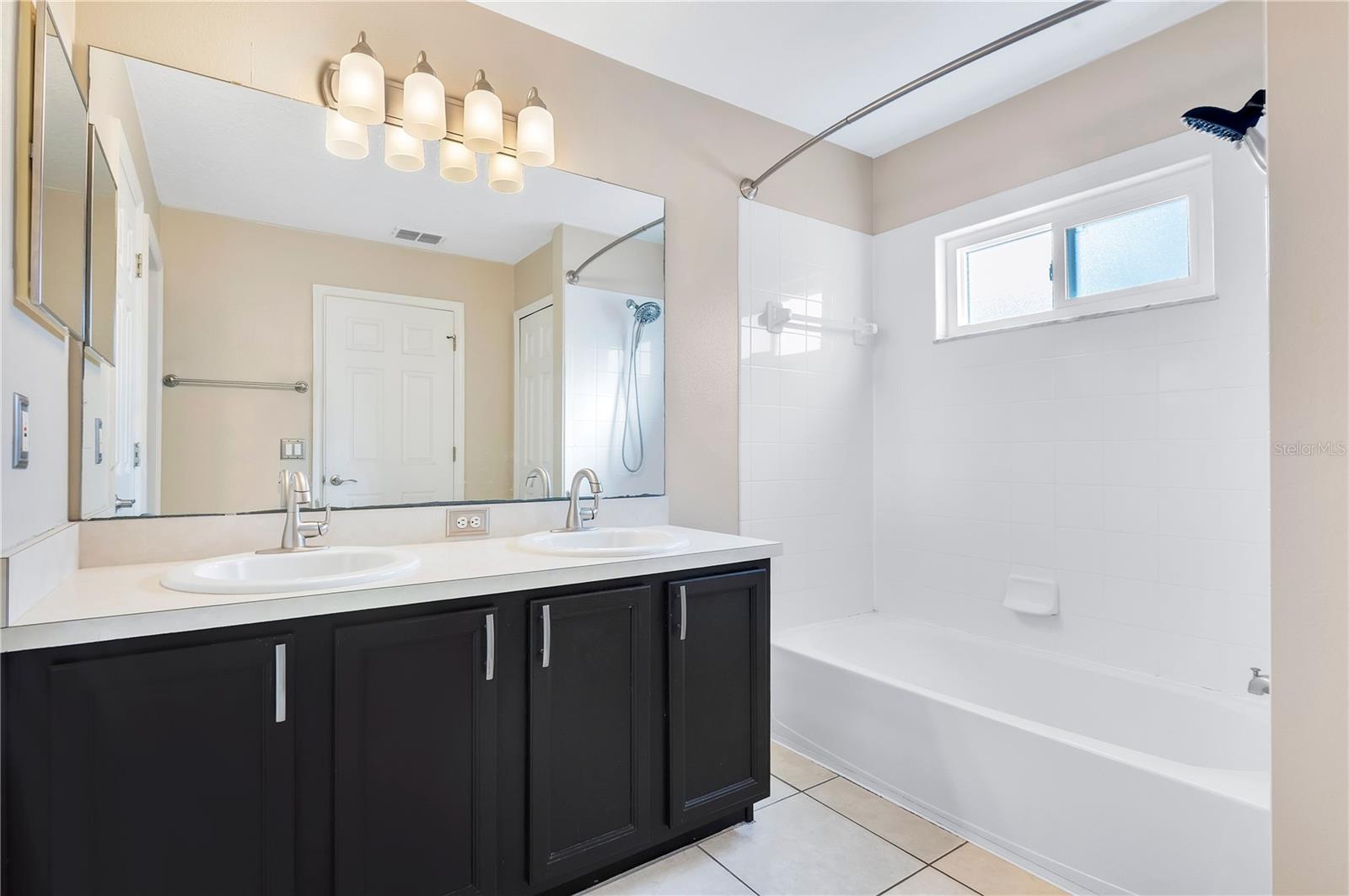 Image 13 of 34 For 1922 Sherbourne Street