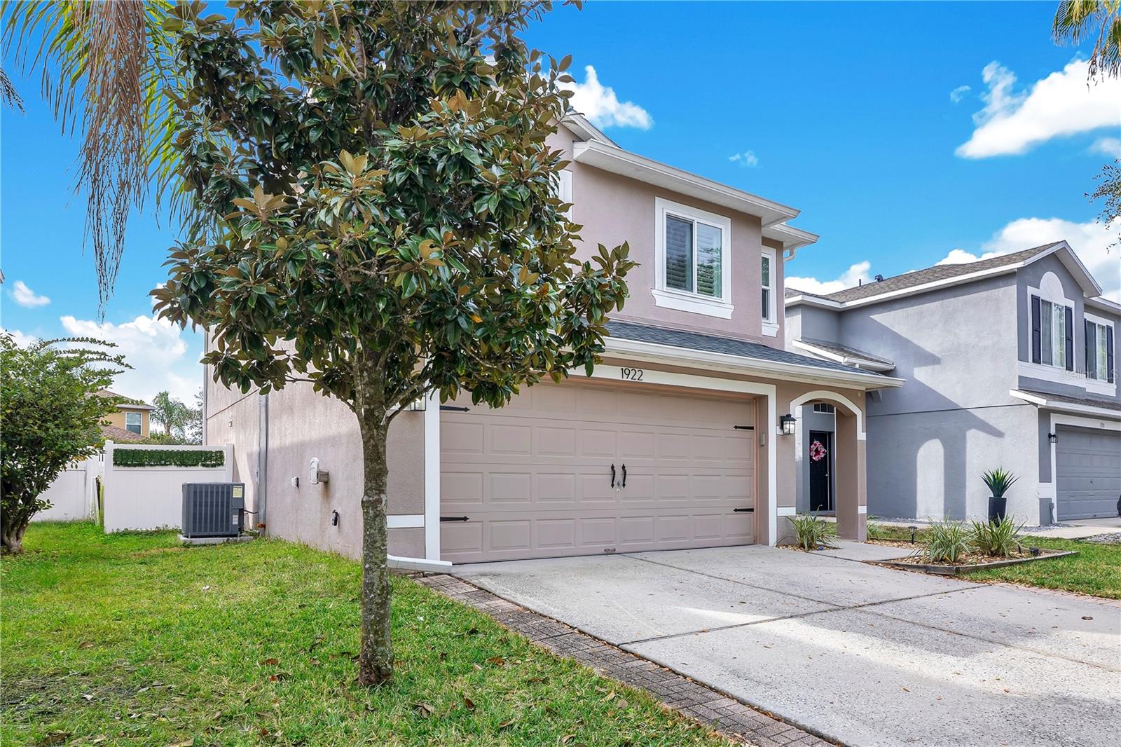 Image 3 of 34 For 1922 Sherbourne Street