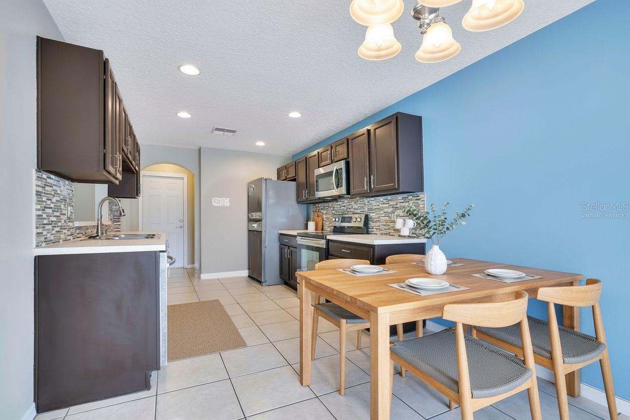 Image 8 of 34 For 1922 Sherbourne Street