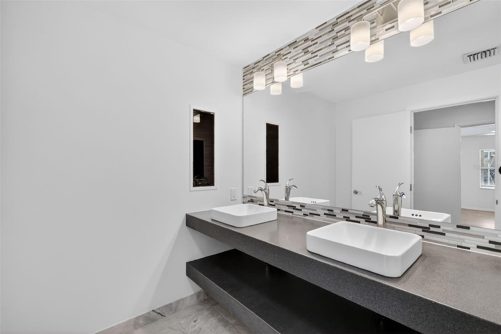 Image 16 of 40 For 423 10th Avenue