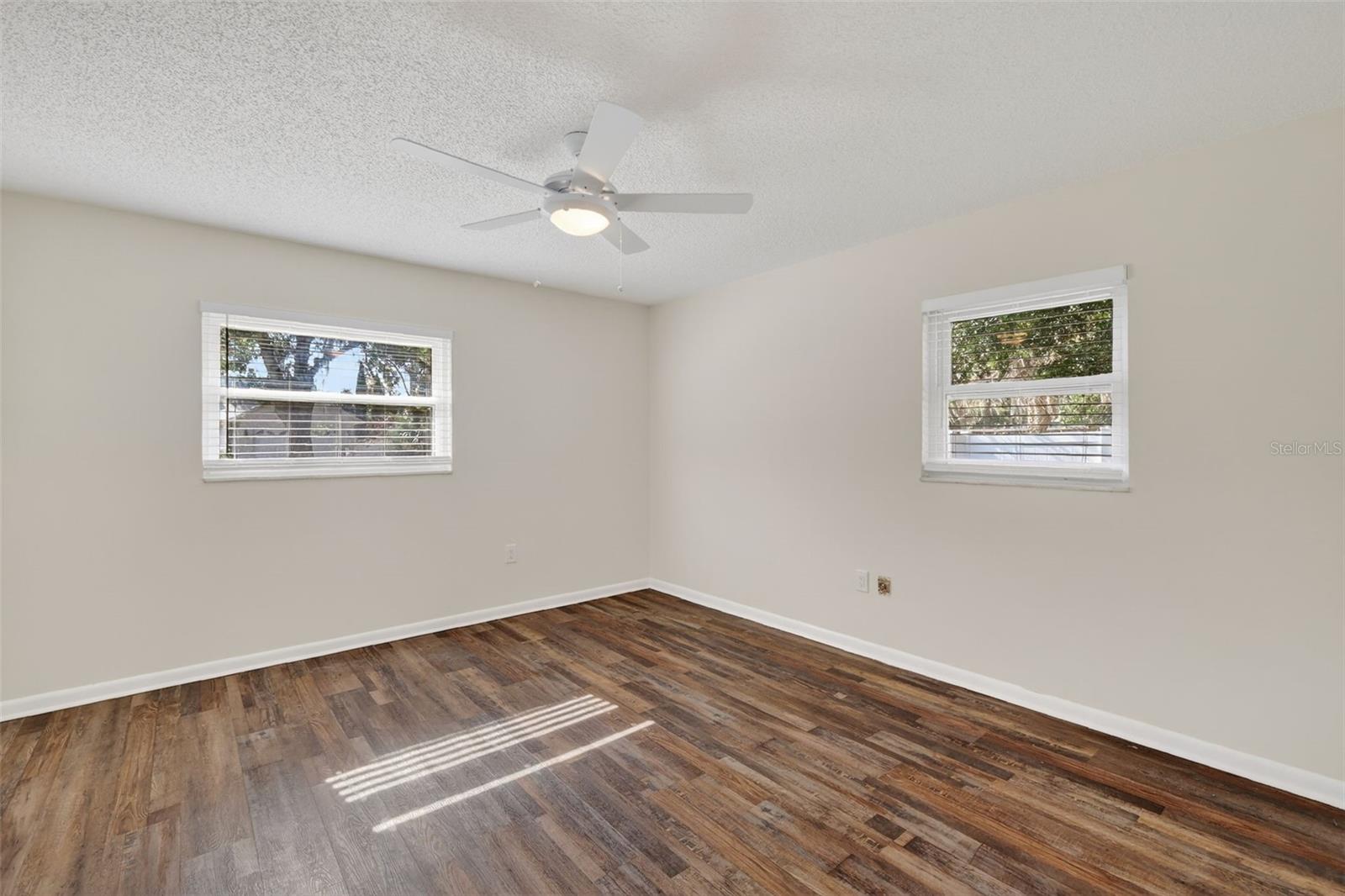 Image 20 of 40 For 423 10th Avenue