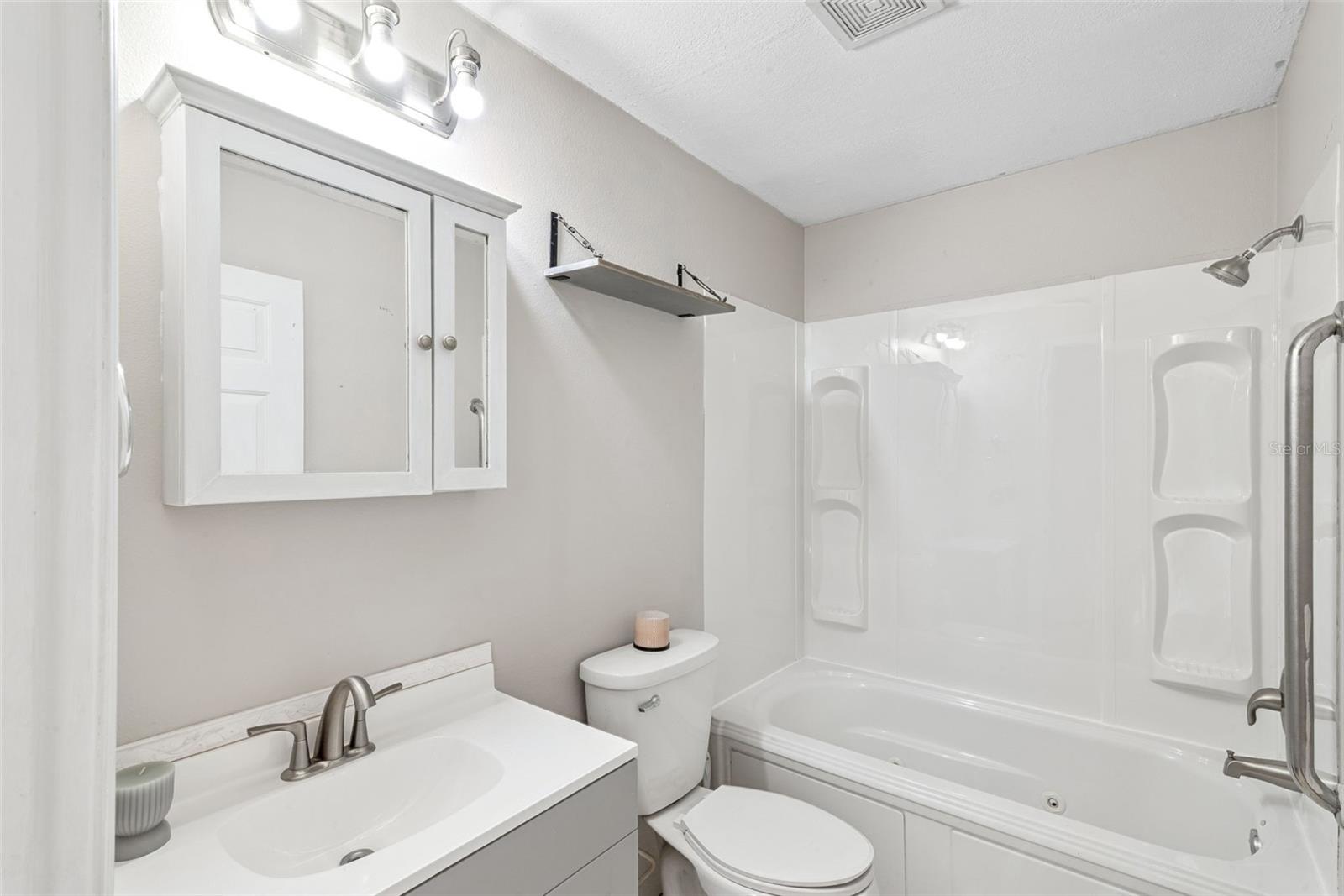 Image 15 of 21 For 21 Cayman Circle