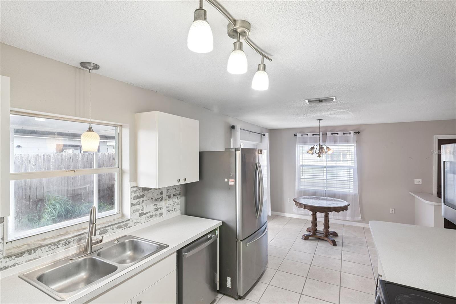 Image 7 of 21 For 21 Cayman Circle