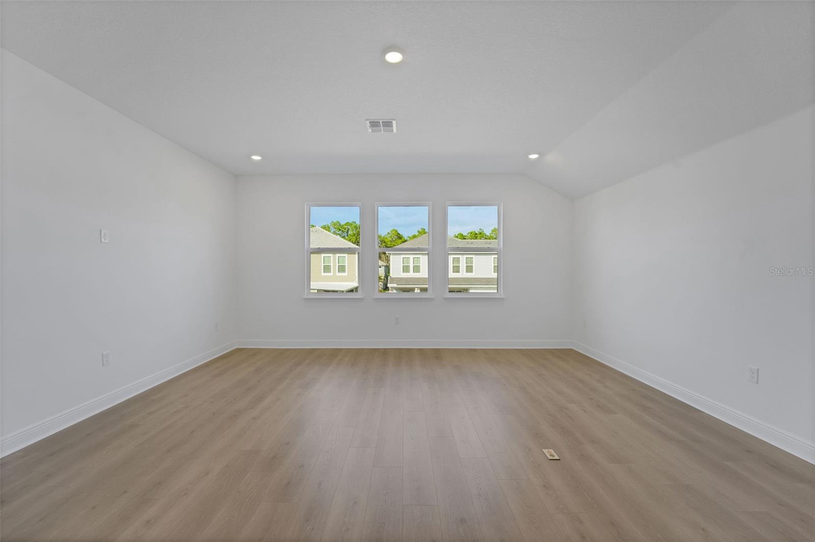 Image 16 of 51 For 14354 Crest Palm Avenue