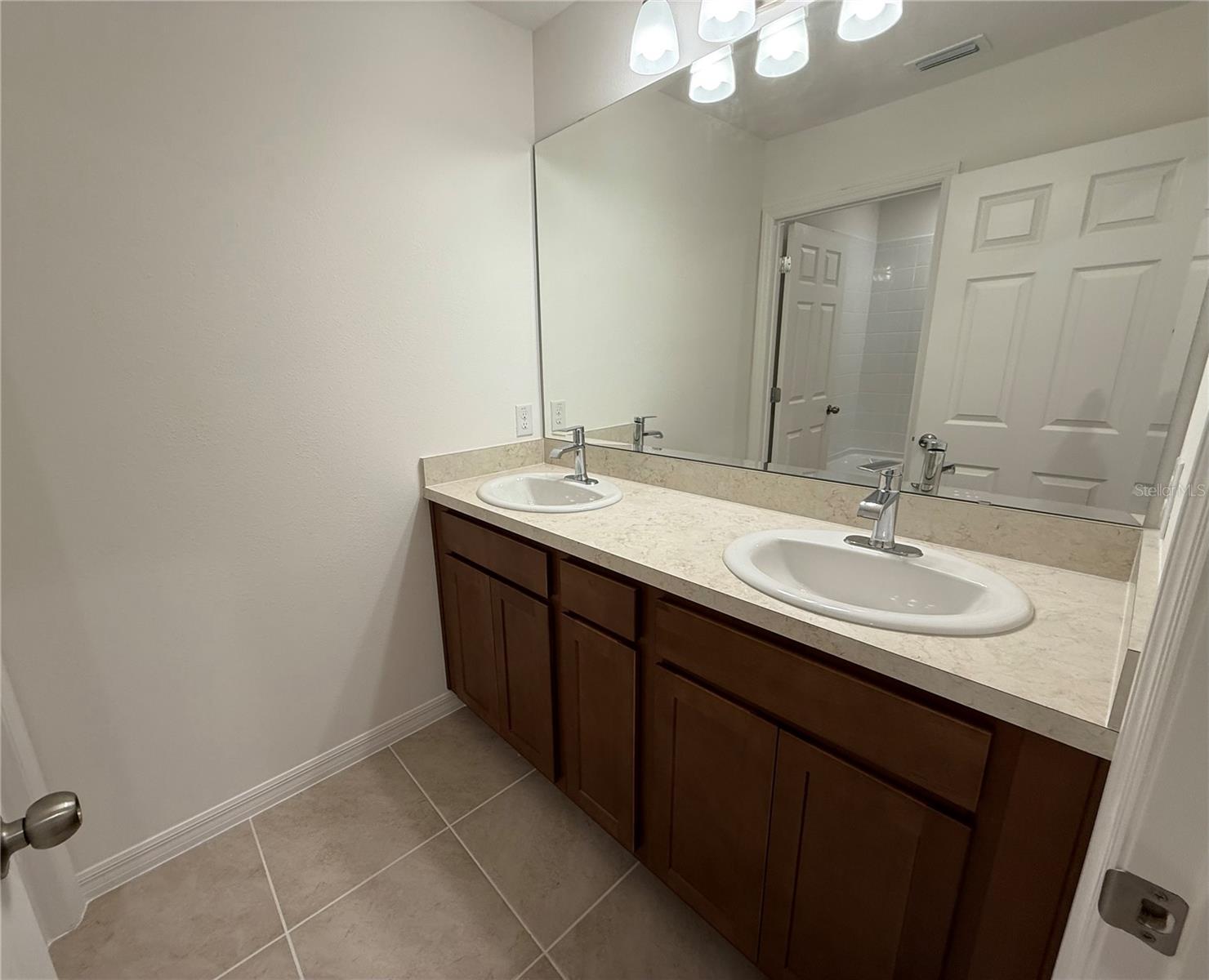 Image 14 of 19 For 215 Glass Onion Drive