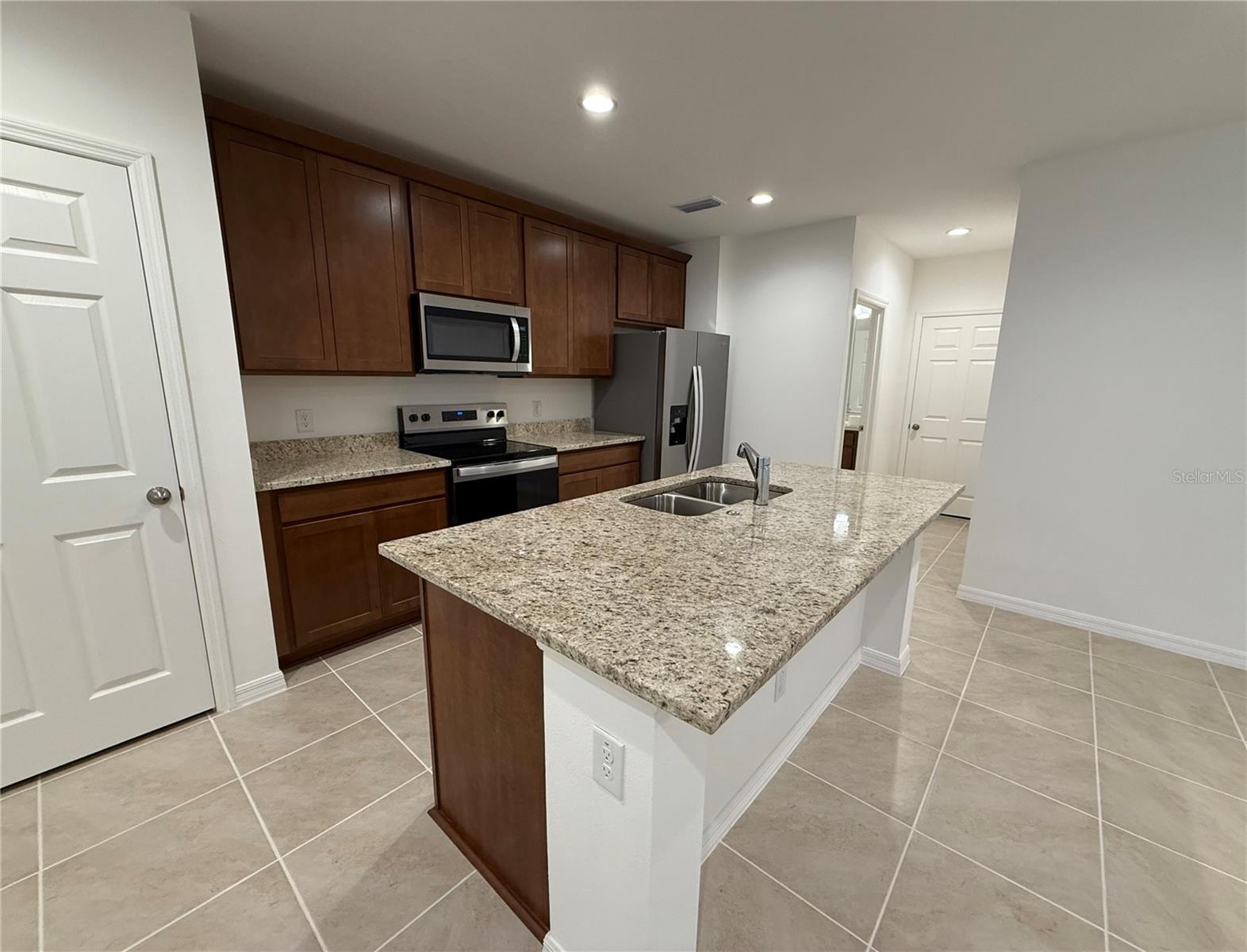 Image 6 of 19 For 215 Glass Onion Drive