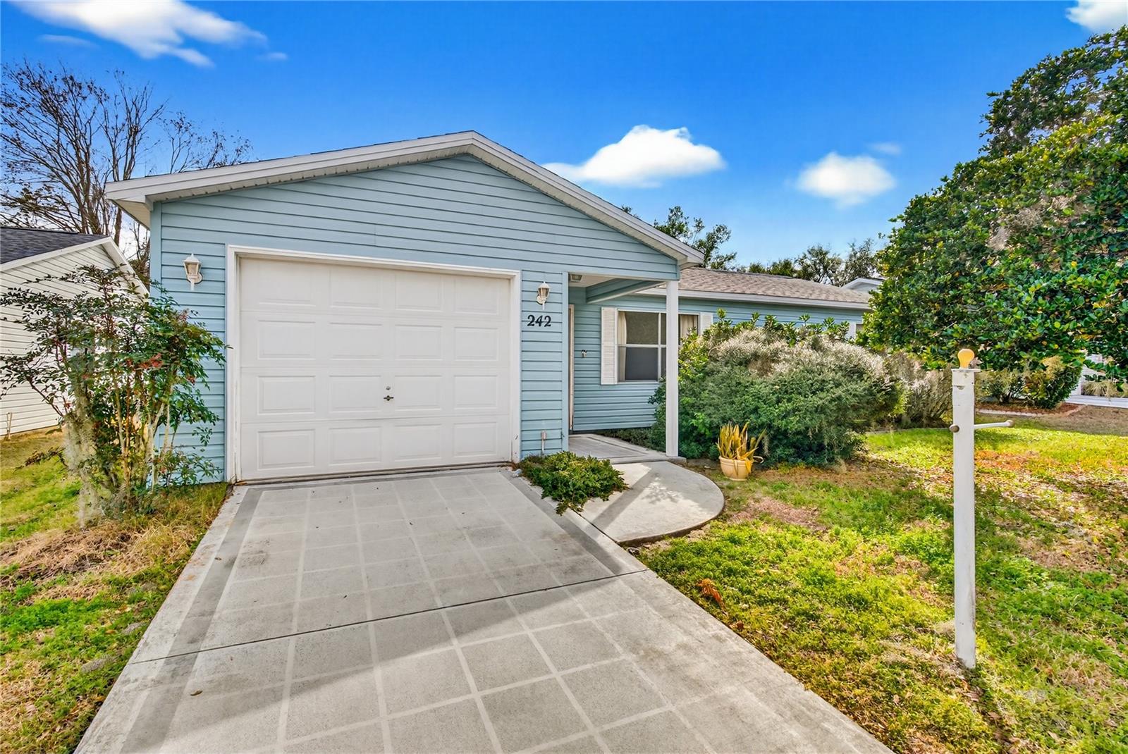 Details for 242 Juarez Way, LADY LAKE, FL 32159