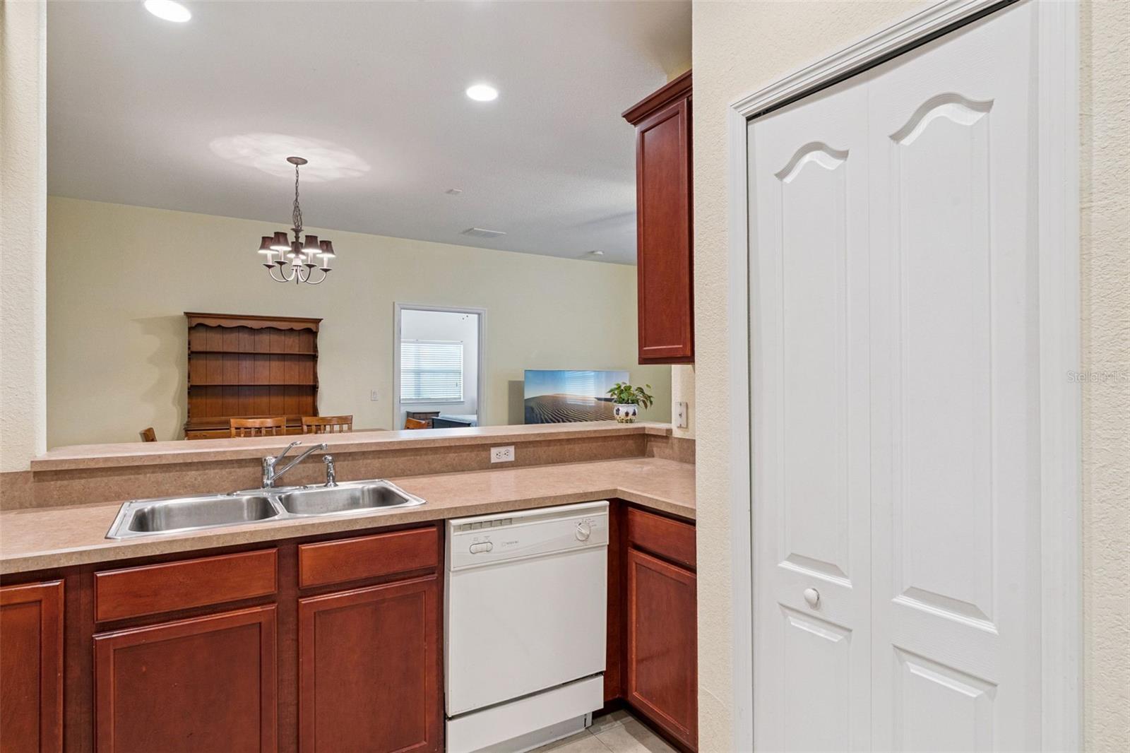 Image 10 of 42 For 13216 Fountainbleau Drive