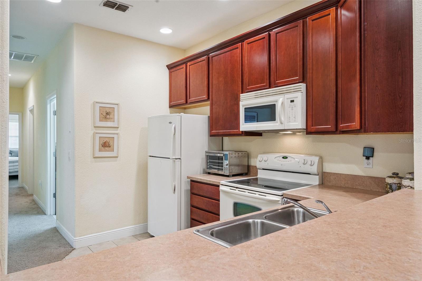 Image 12 of 42 For 13216 Fountainbleau Drive