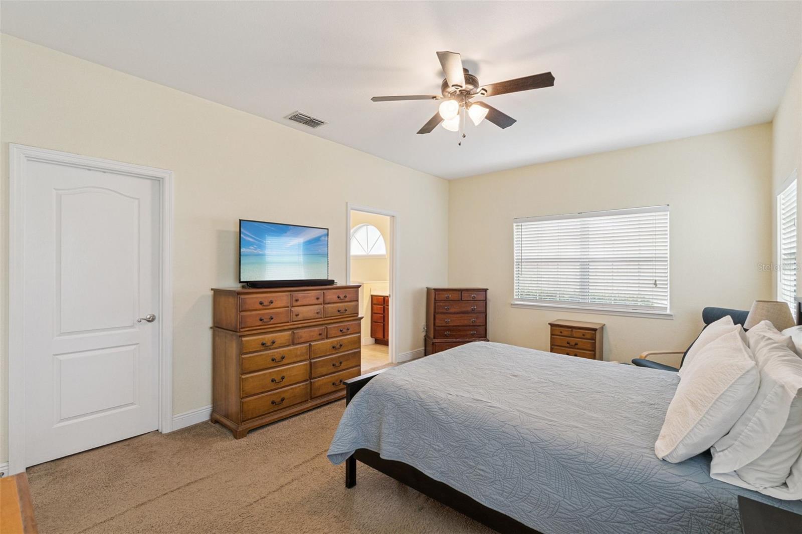 Image 14 of 42 For 13216 Fountainbleau Drive