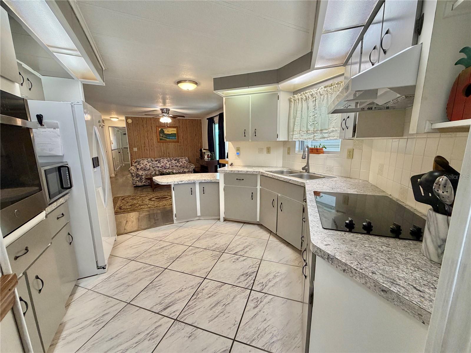 Image 17 of 46 For 188 Hibiscus Way