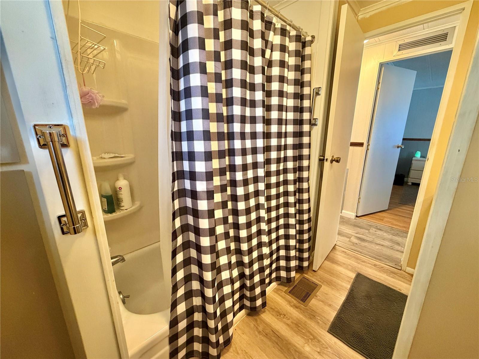 Image 26 of 46 For 188 Hibiscus Way