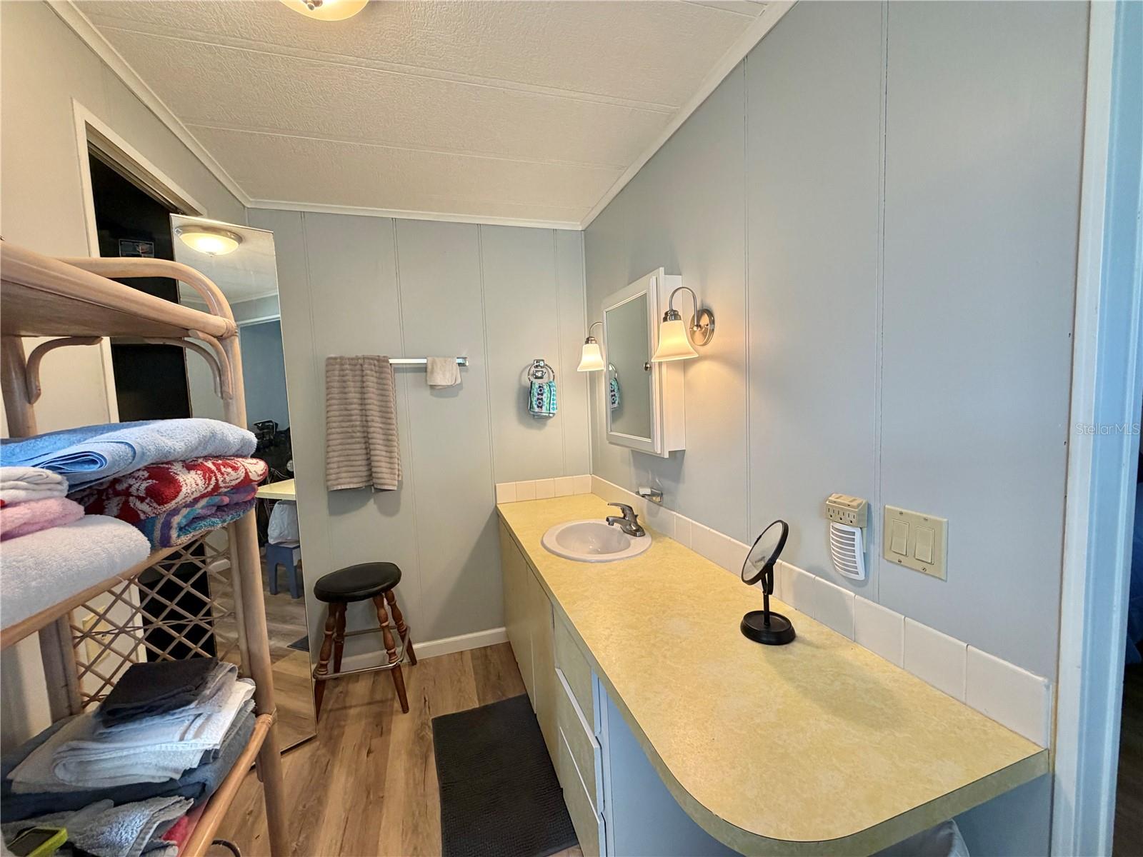 Image 31 of 46 For 188 Hibiscus Way