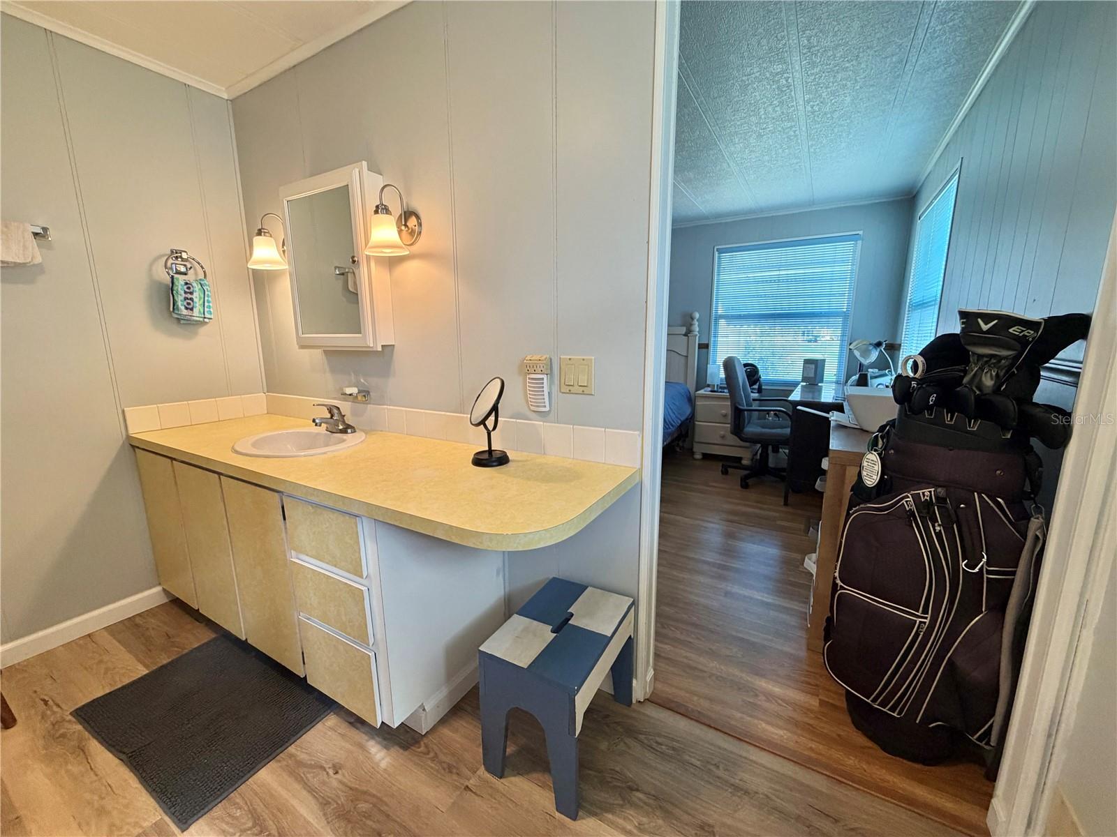 Image 32 of 46 For 188 Hibiscus Way