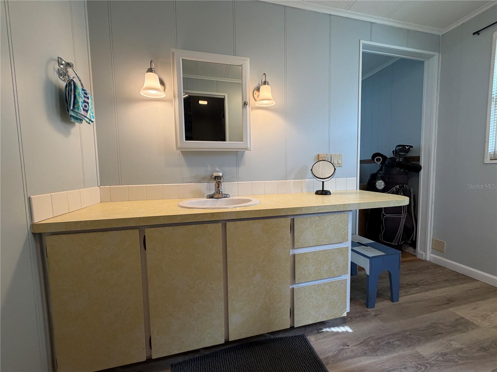 Image 33 of 46 For 188 Hibiscus Way